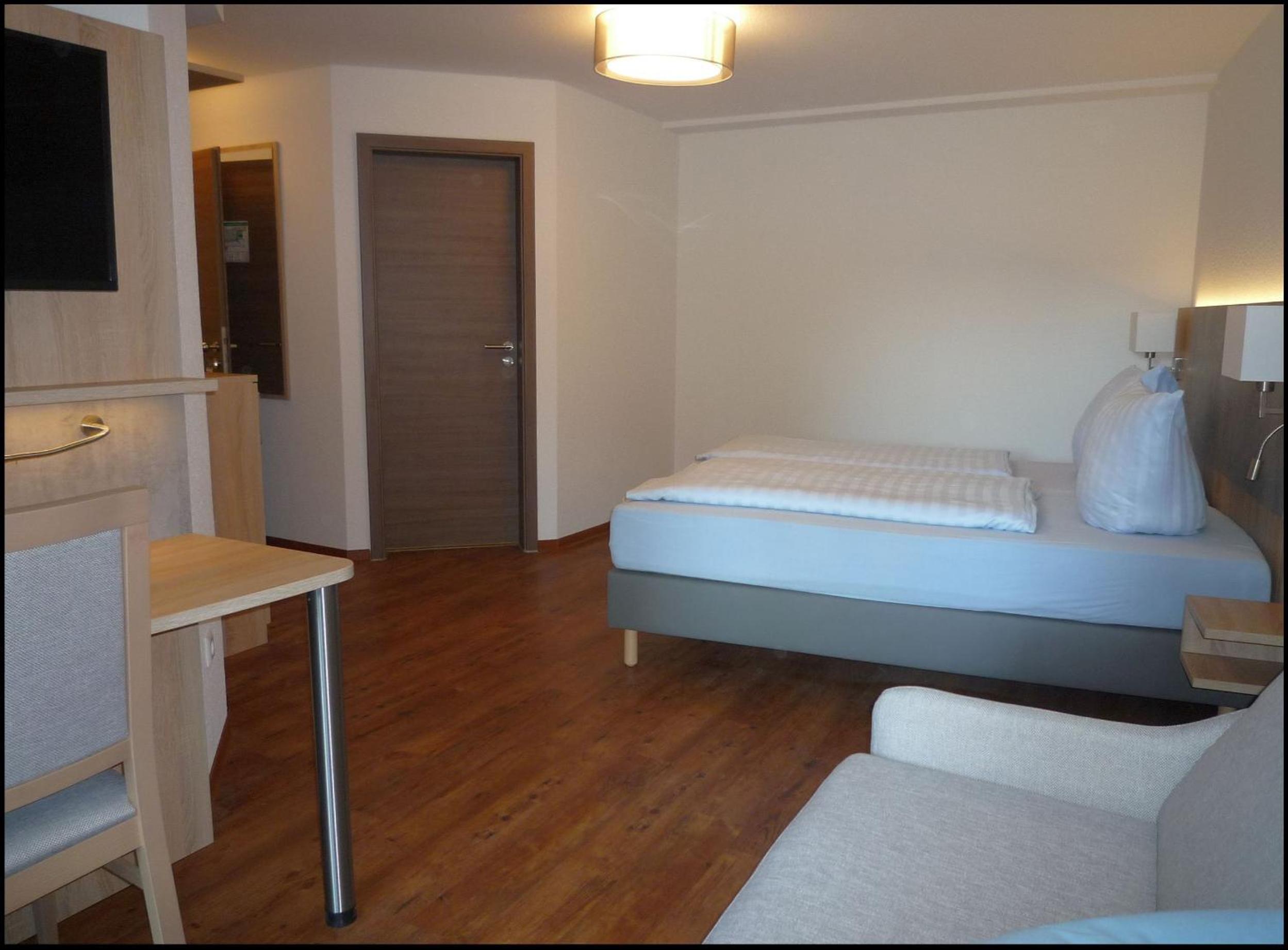 Double or Twin Room - Photo 7