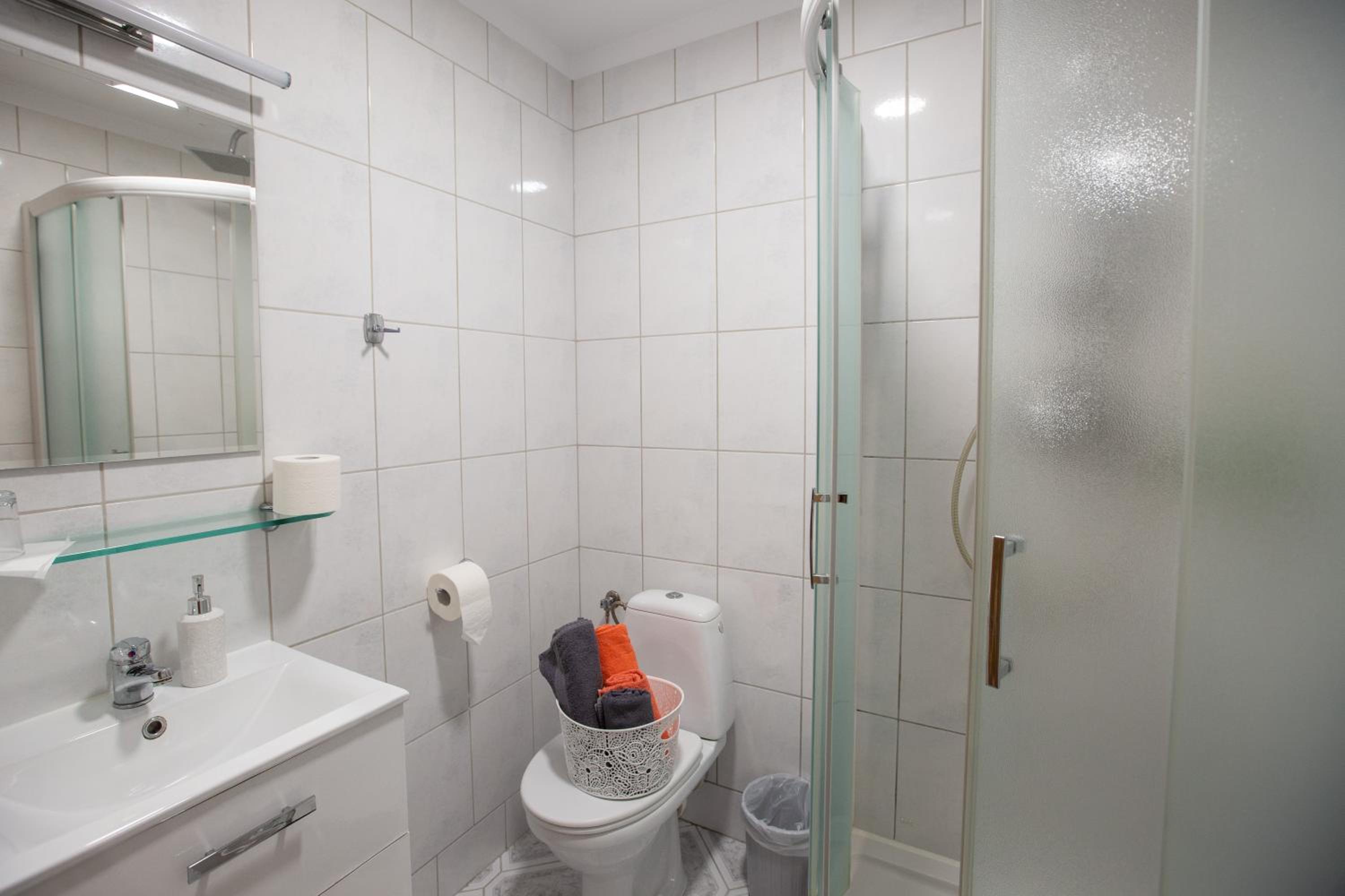 Twin Room - Photo 2