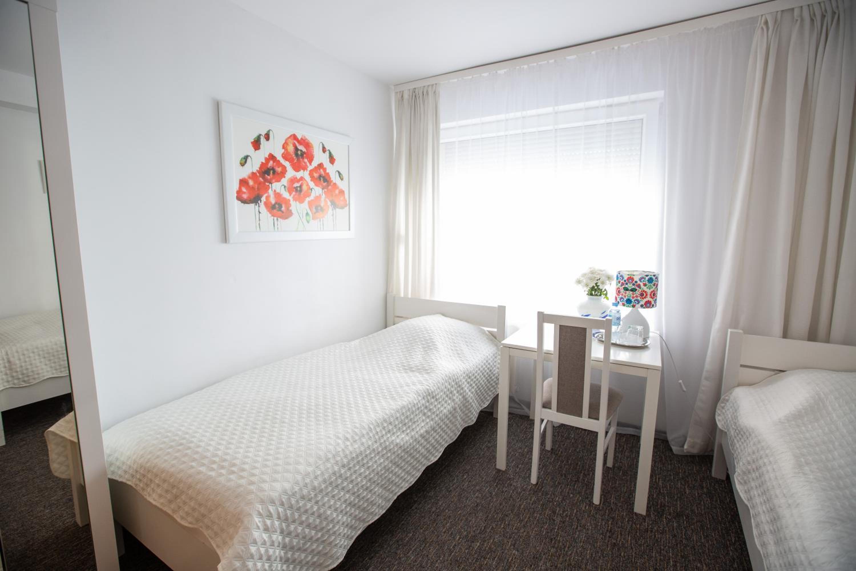 Twin Room - Photo 4