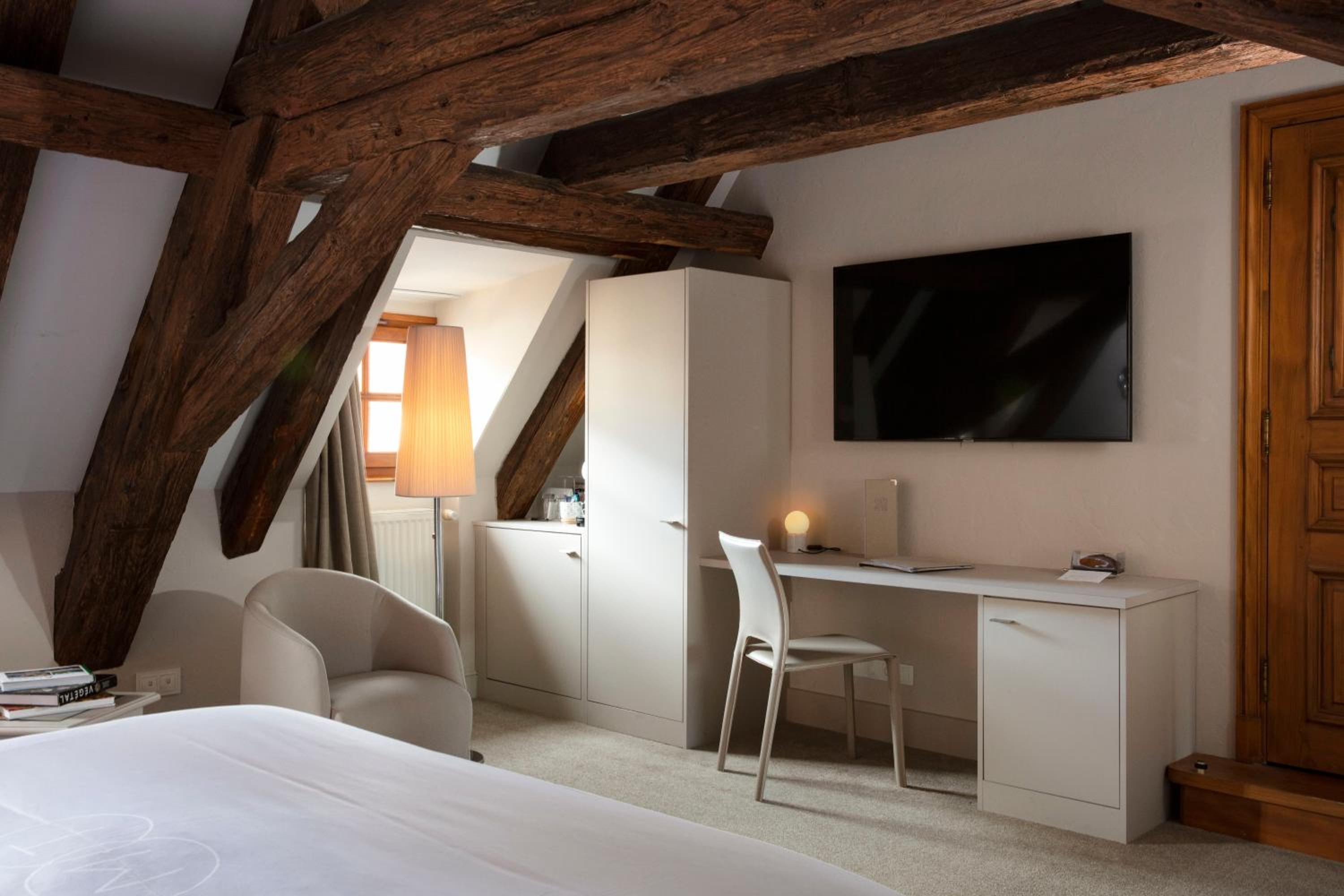 Deluxe Double or Twin Room - Photo 8