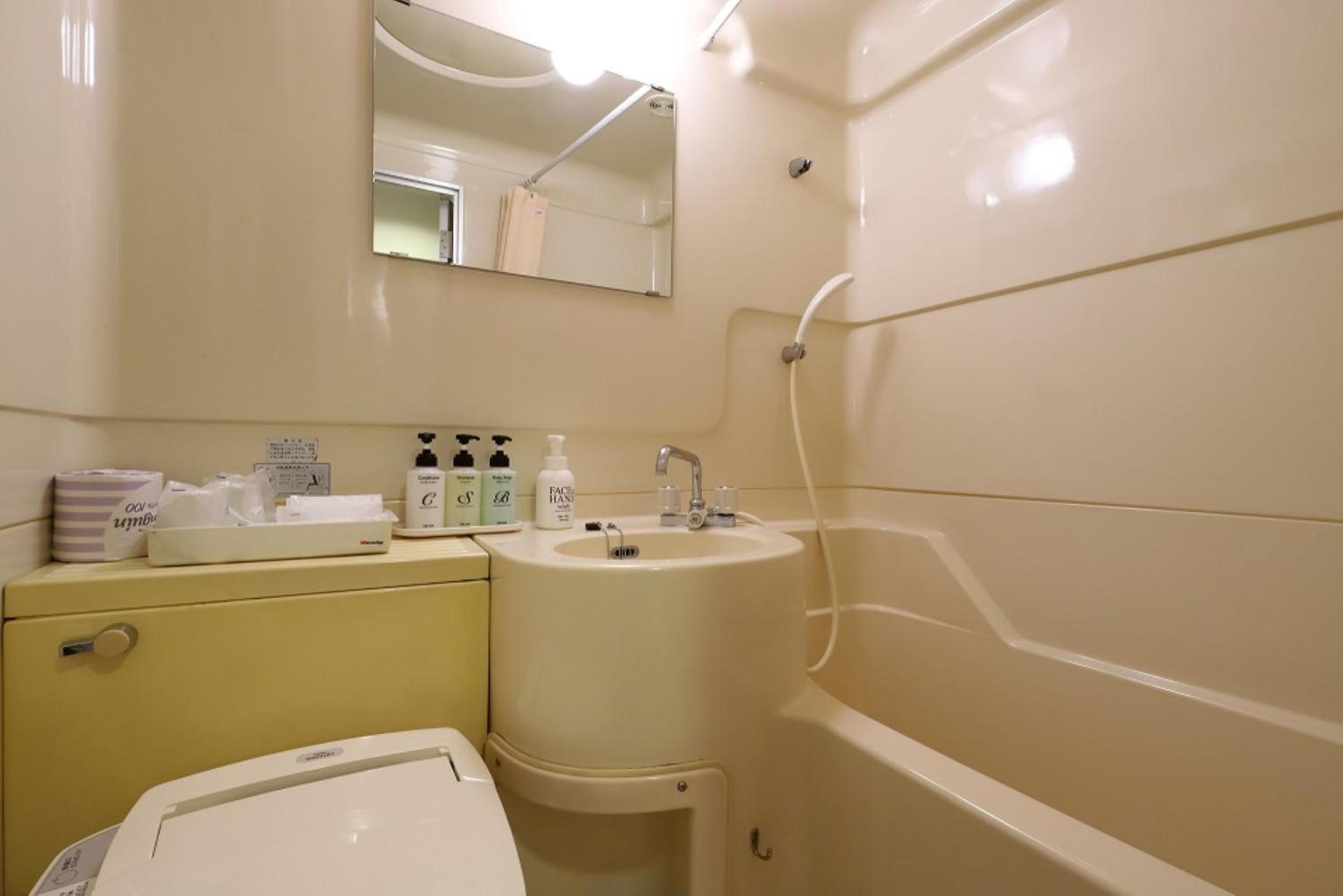 Twin Room - Non-Smoking photo 2