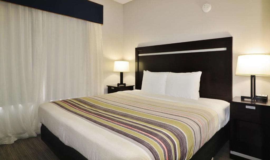 One-Bedroom King Suite - Non-Smoking - Photo 4