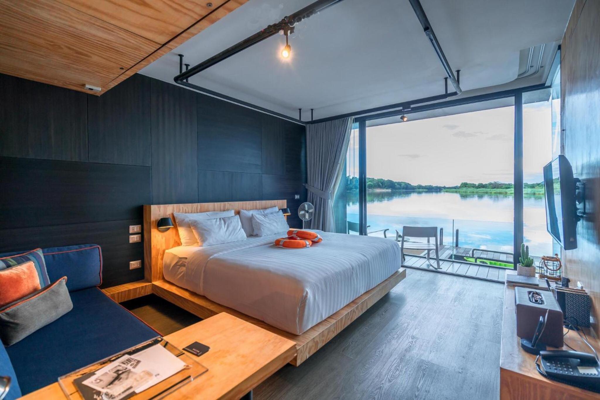 X Float Luxe Cabin