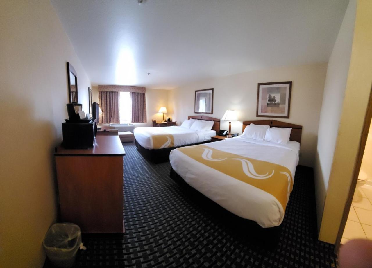 Queen Room with Two Queen Beds - Non-Smoking - Photo 1