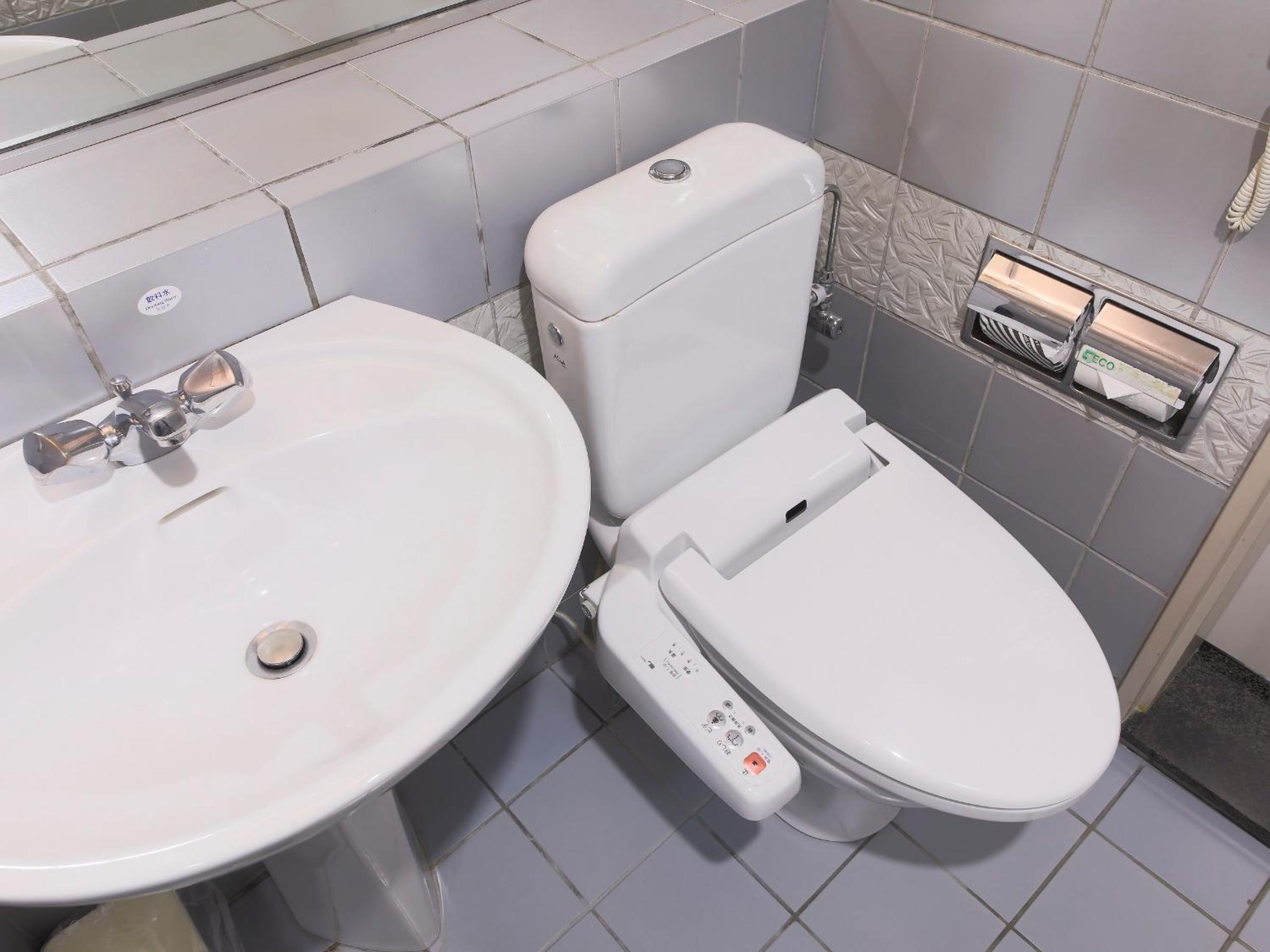 Double Room - Non-Smoking  - Photo 13