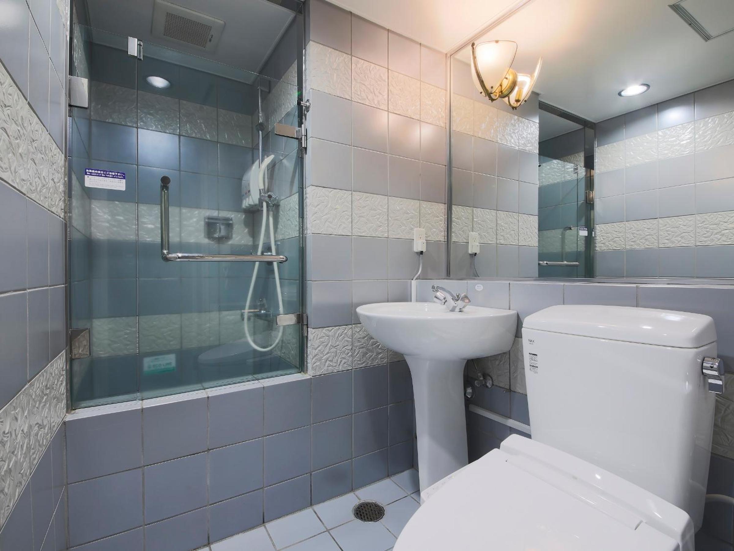 Double Room - Non-Smoking  - Photo 15