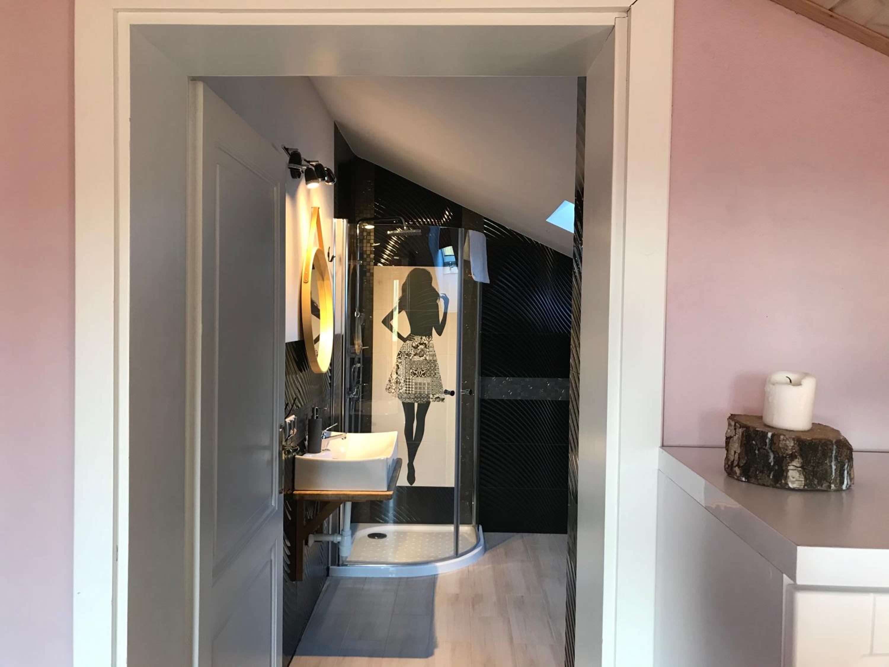 Double or Twin Room with Balcony - Photo 4
