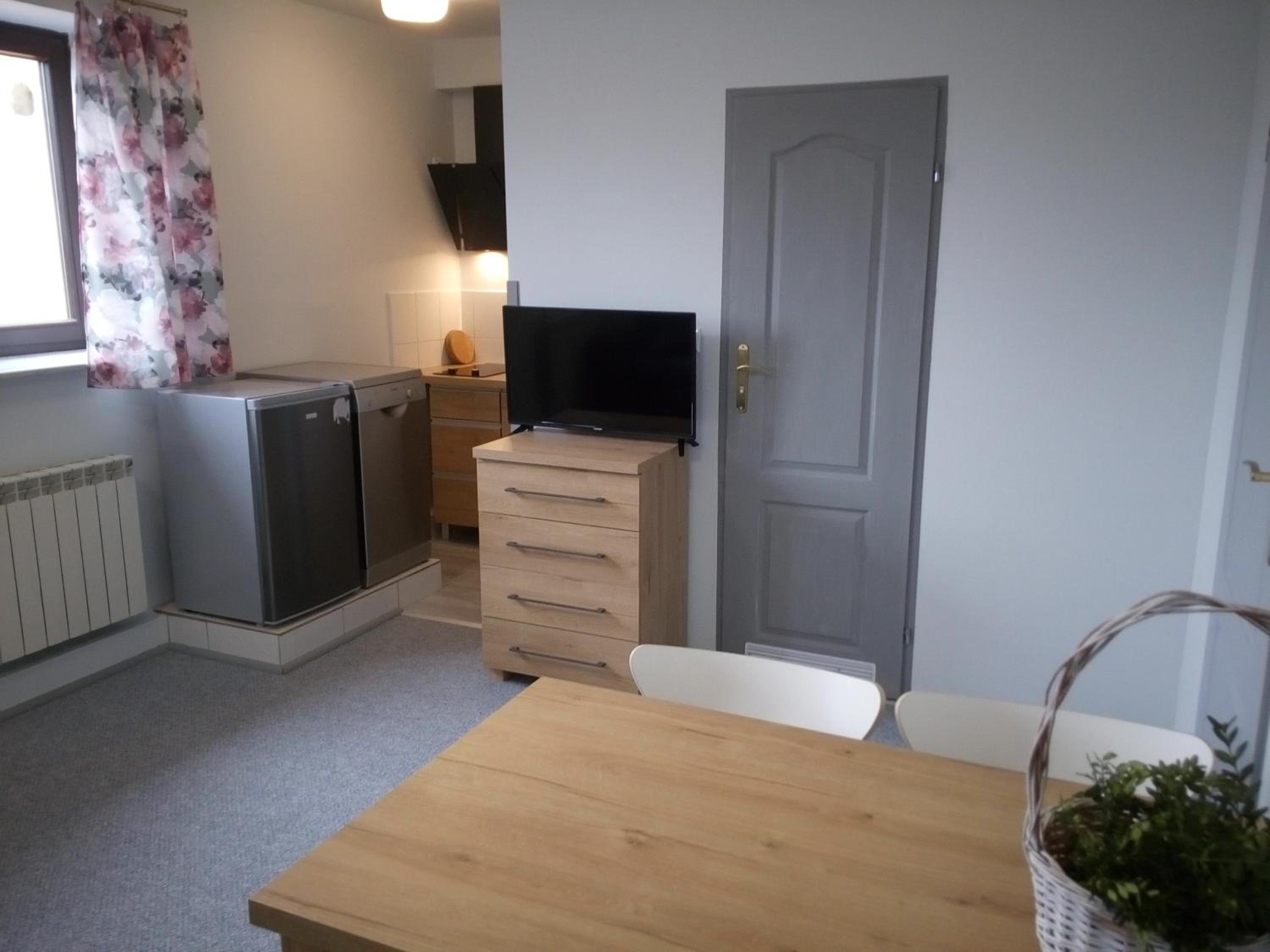 One-Bedroom Apartment - Photo 9