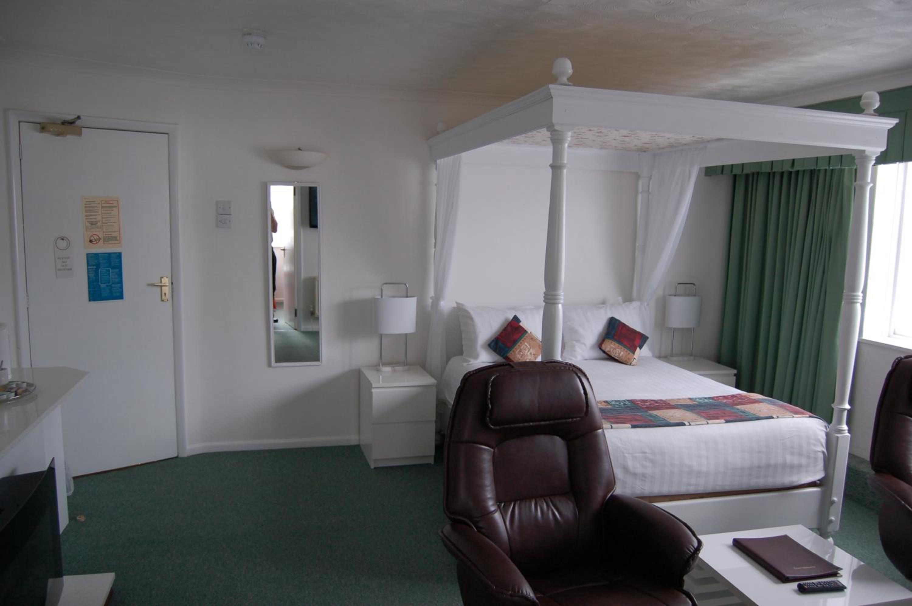 Double Room with Four Poster Bed photo 3