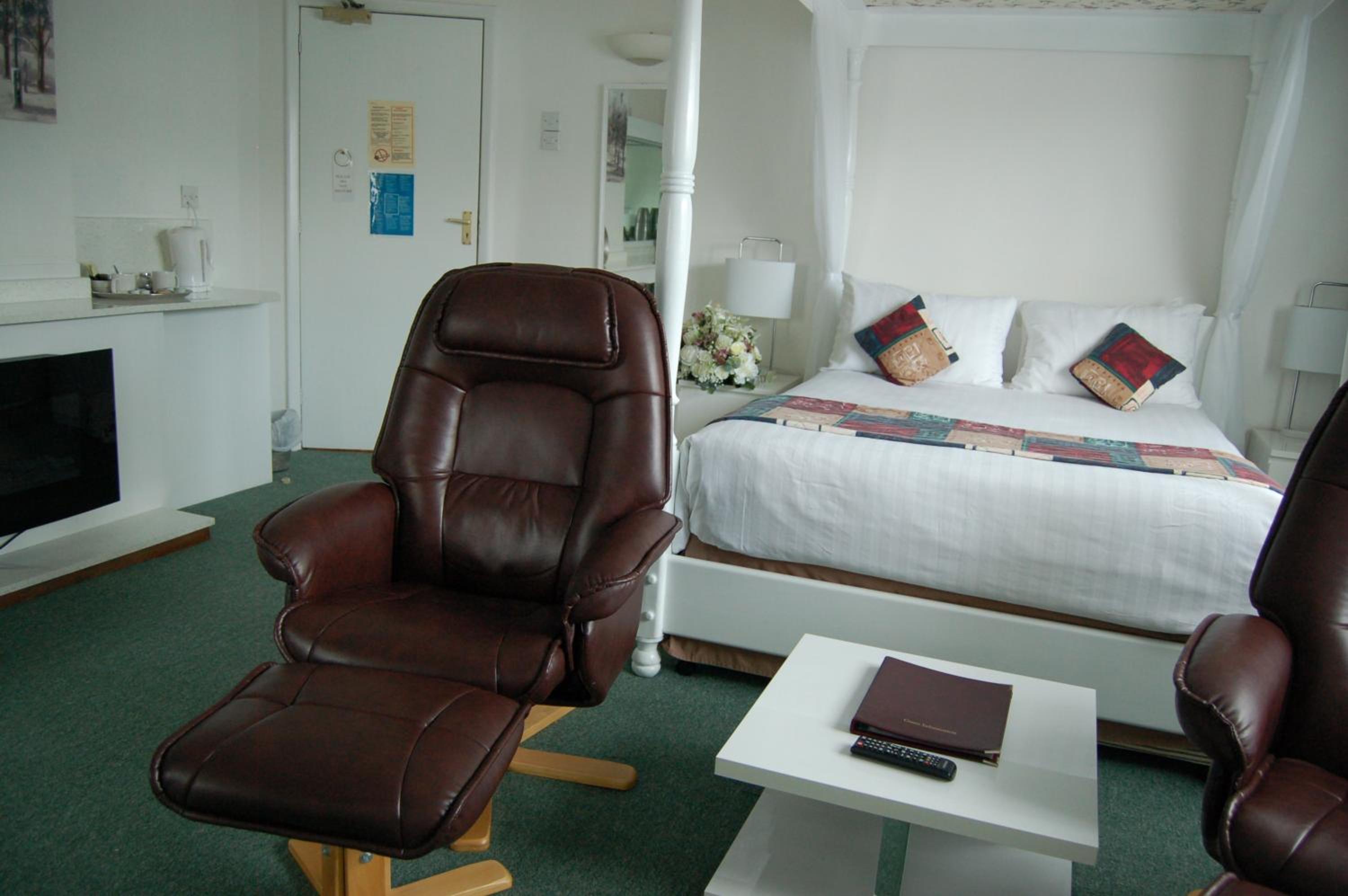 Double Room with Four Poster Bed photo 1