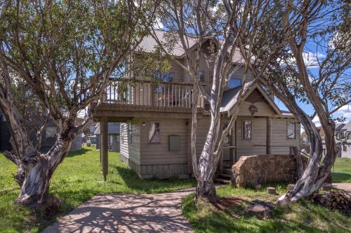 Three-Bedroom House photo 2