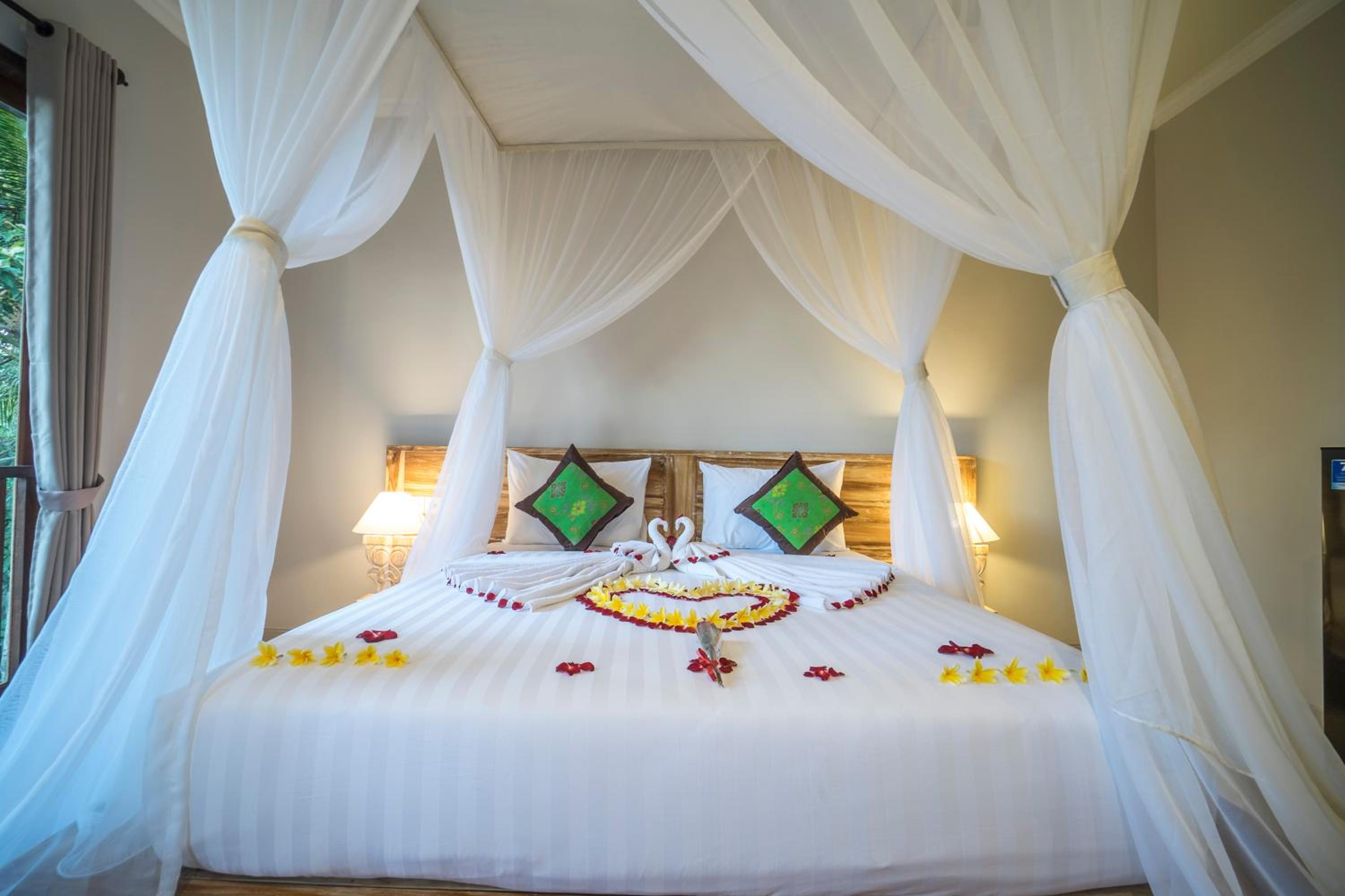 Deluxe King Room - Photo 15