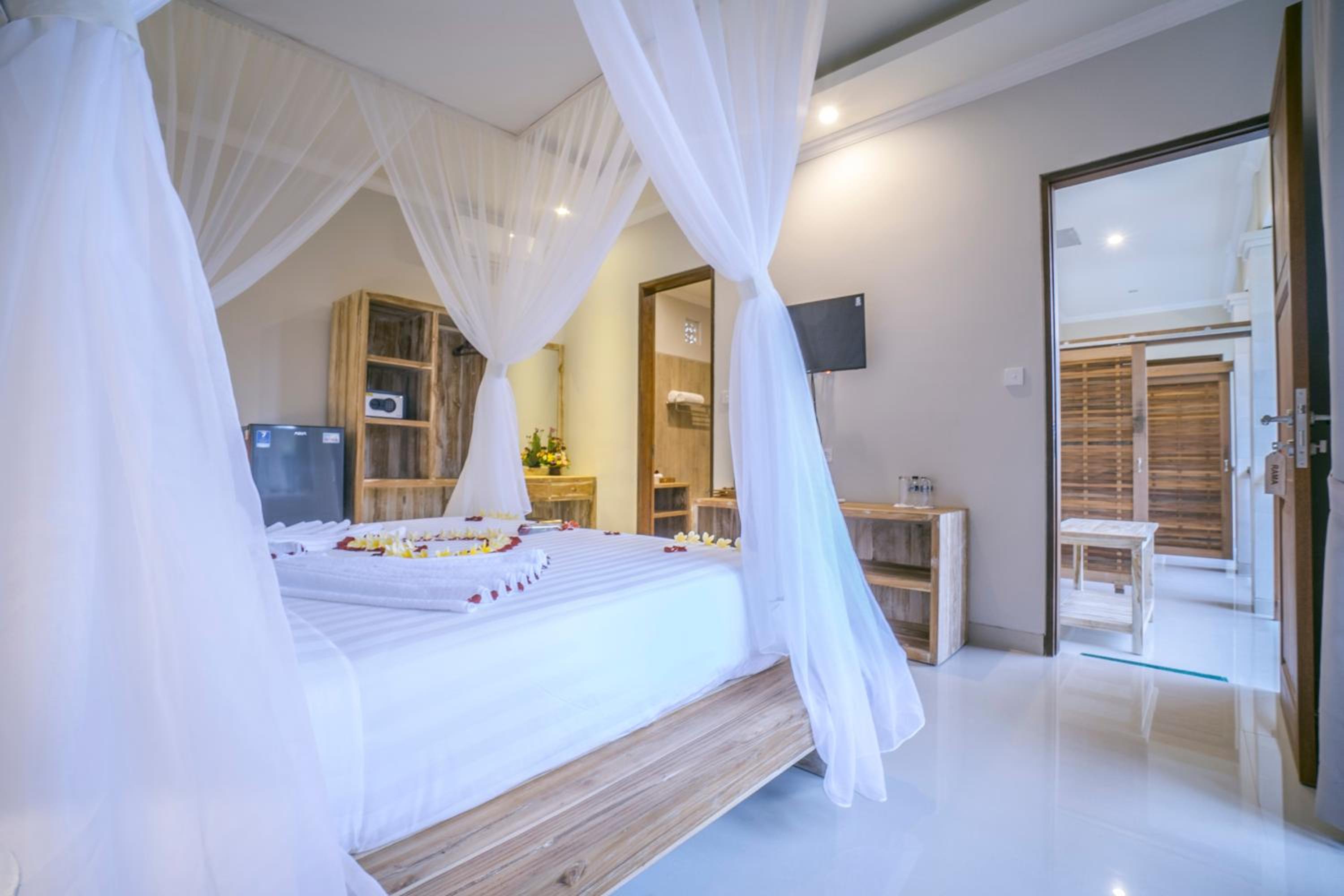 Deluxe King Room - Photo 10