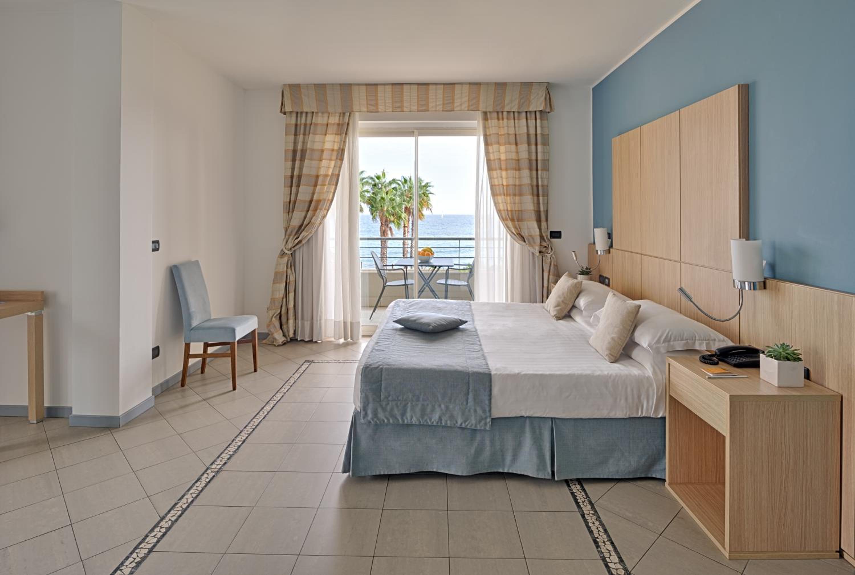Deluxe Double or Twin Room photo 1
