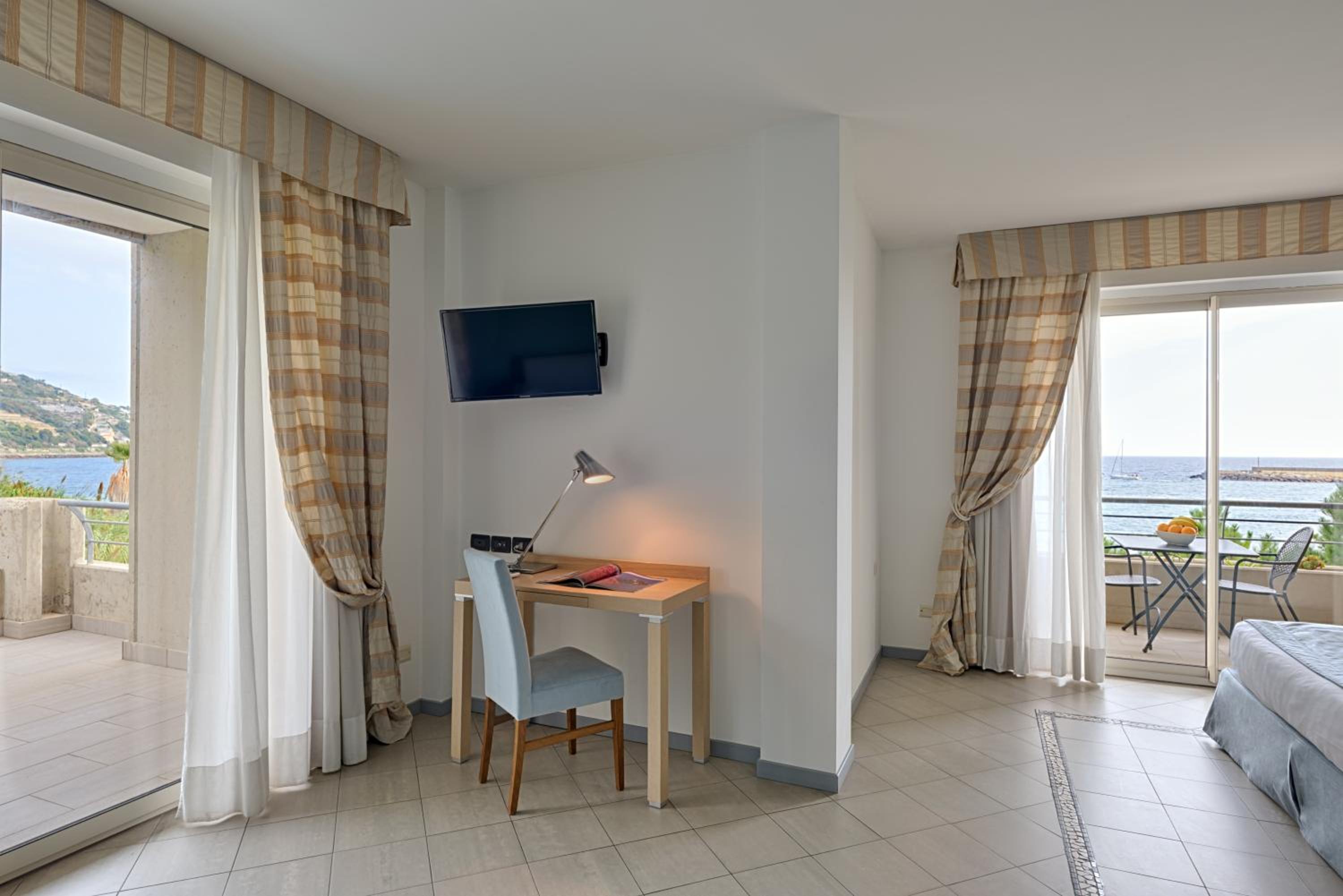Deluxe Double or Twin Room photo 2
