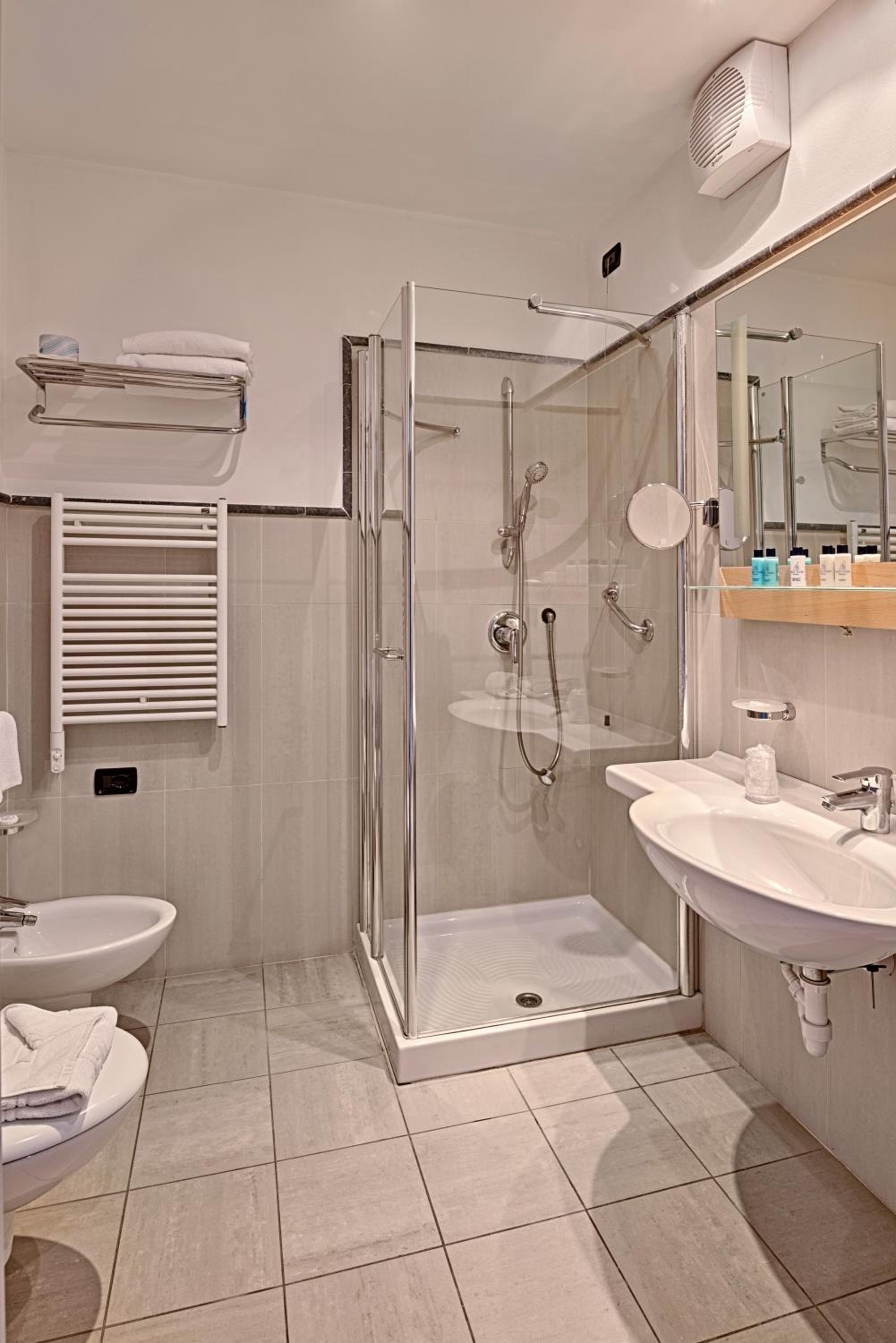 Superior Double or Twin Room - Photo 4
