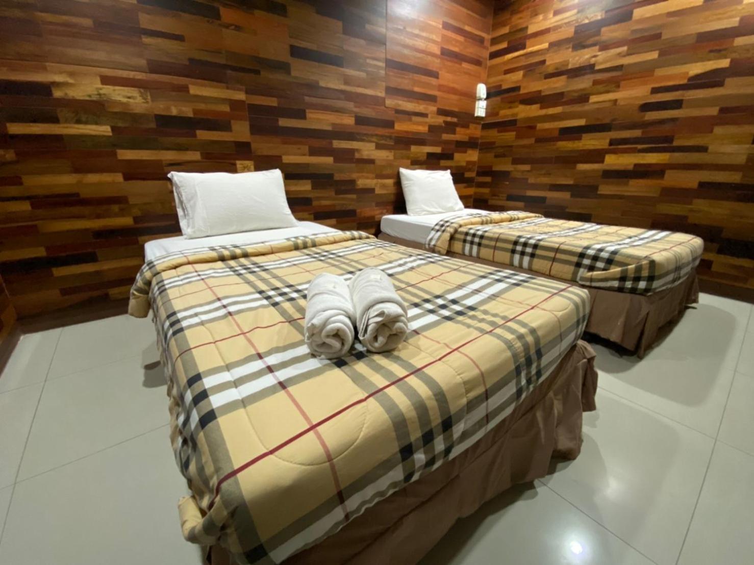 Twin Room with Private Bathroom - Photo 1