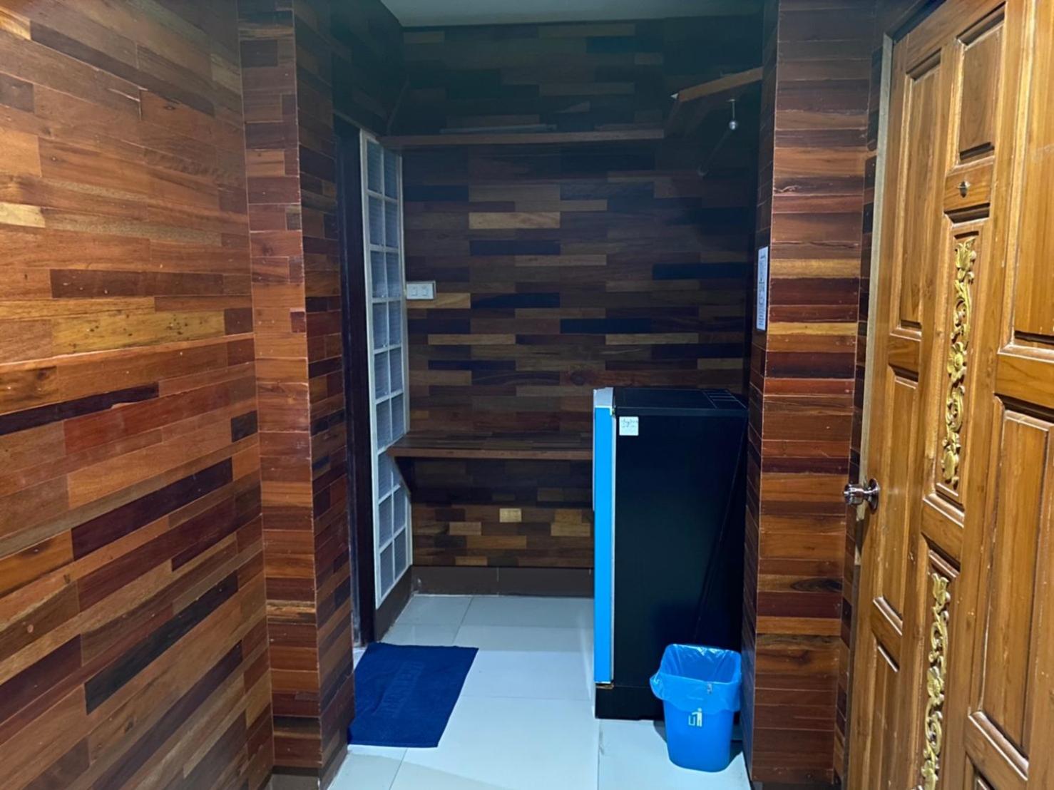 Twin Room with Private Bathroom - Photo 9