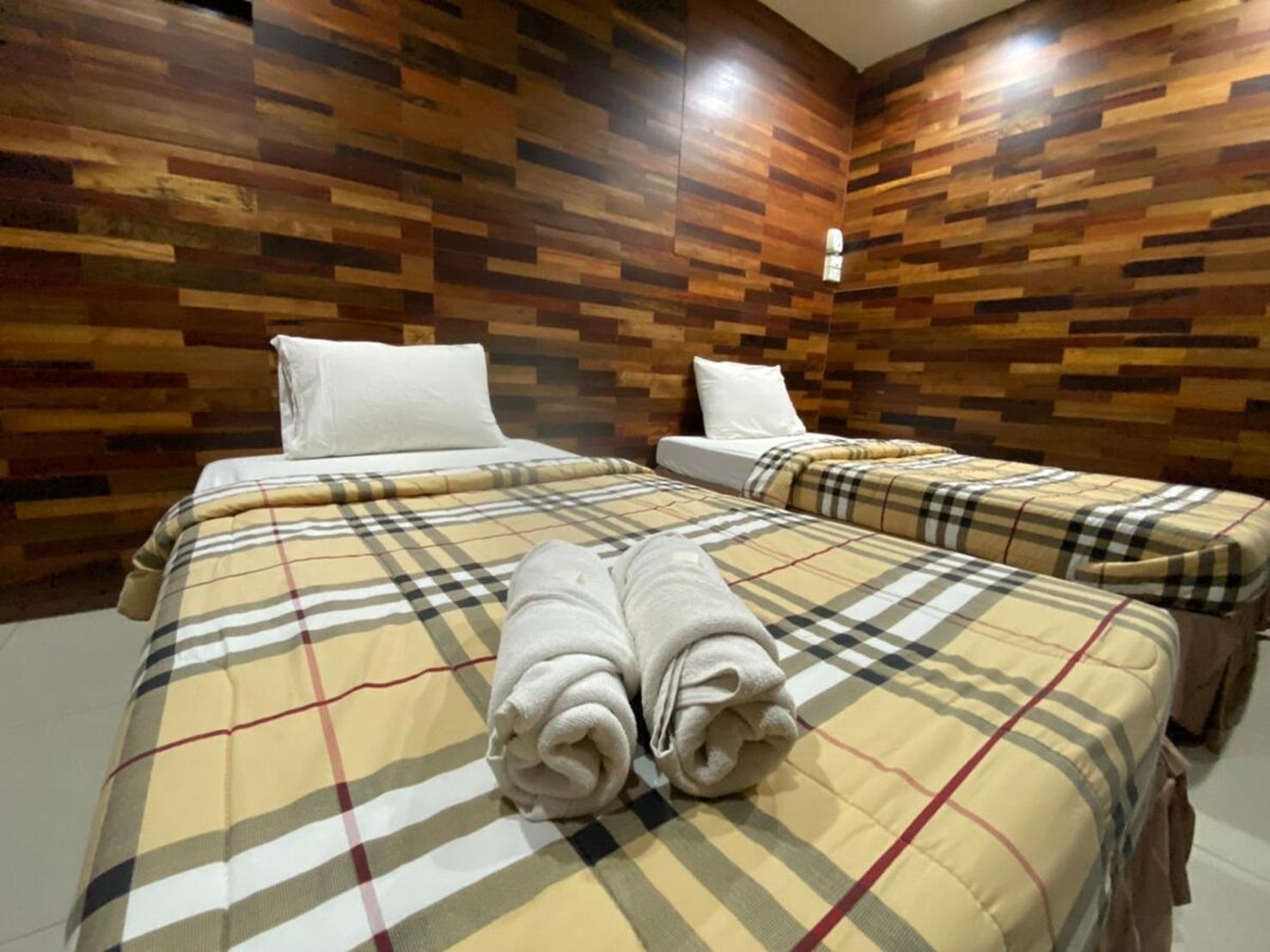 Twin Room with Private Bathroom - Photo 2