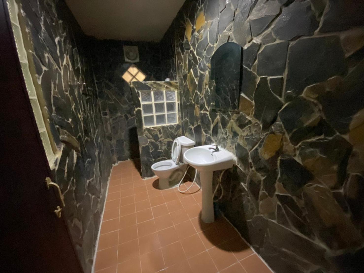 Twin Room with Private Bathroom - Photo 7