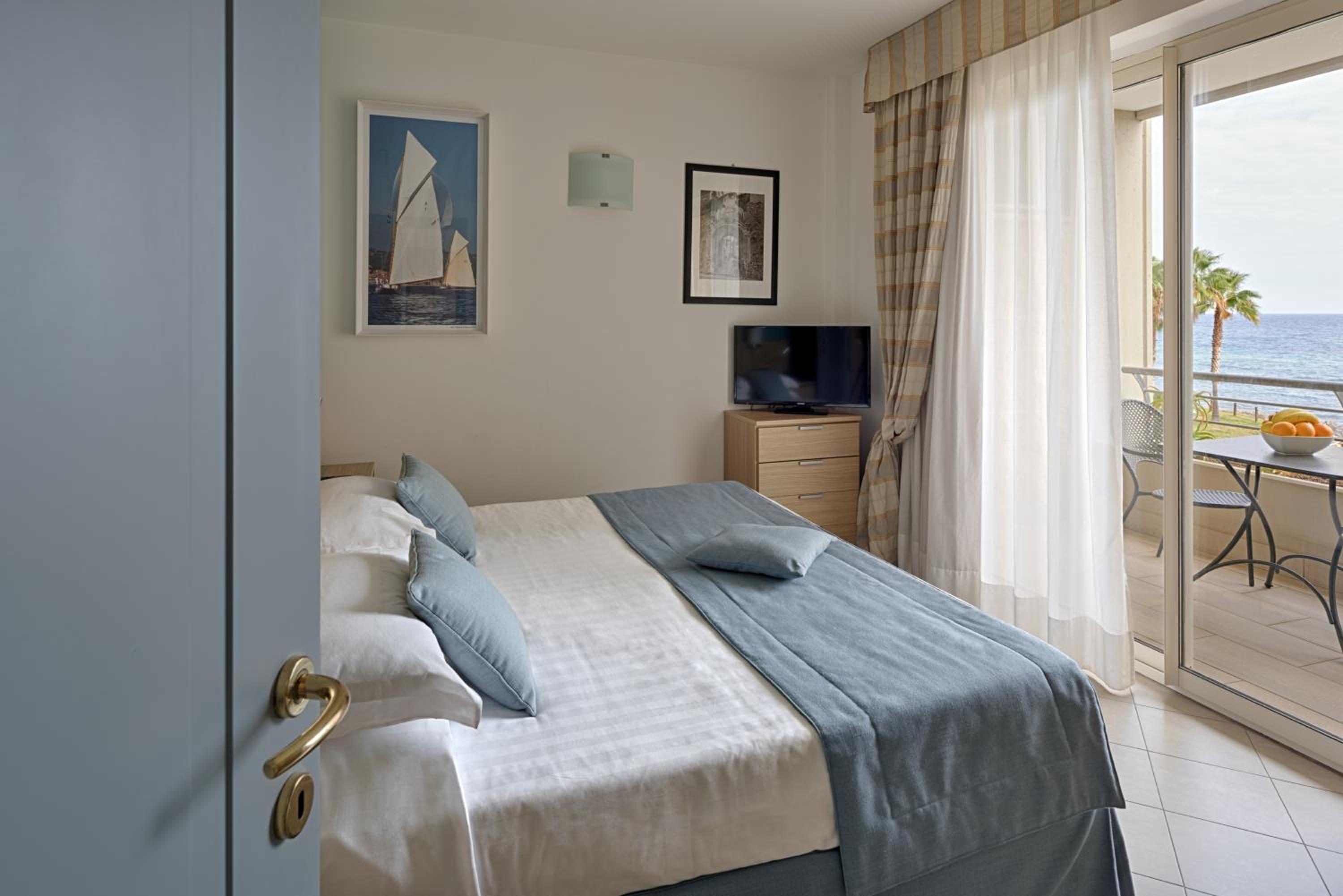Junior Suite with Sea View - Photo 1