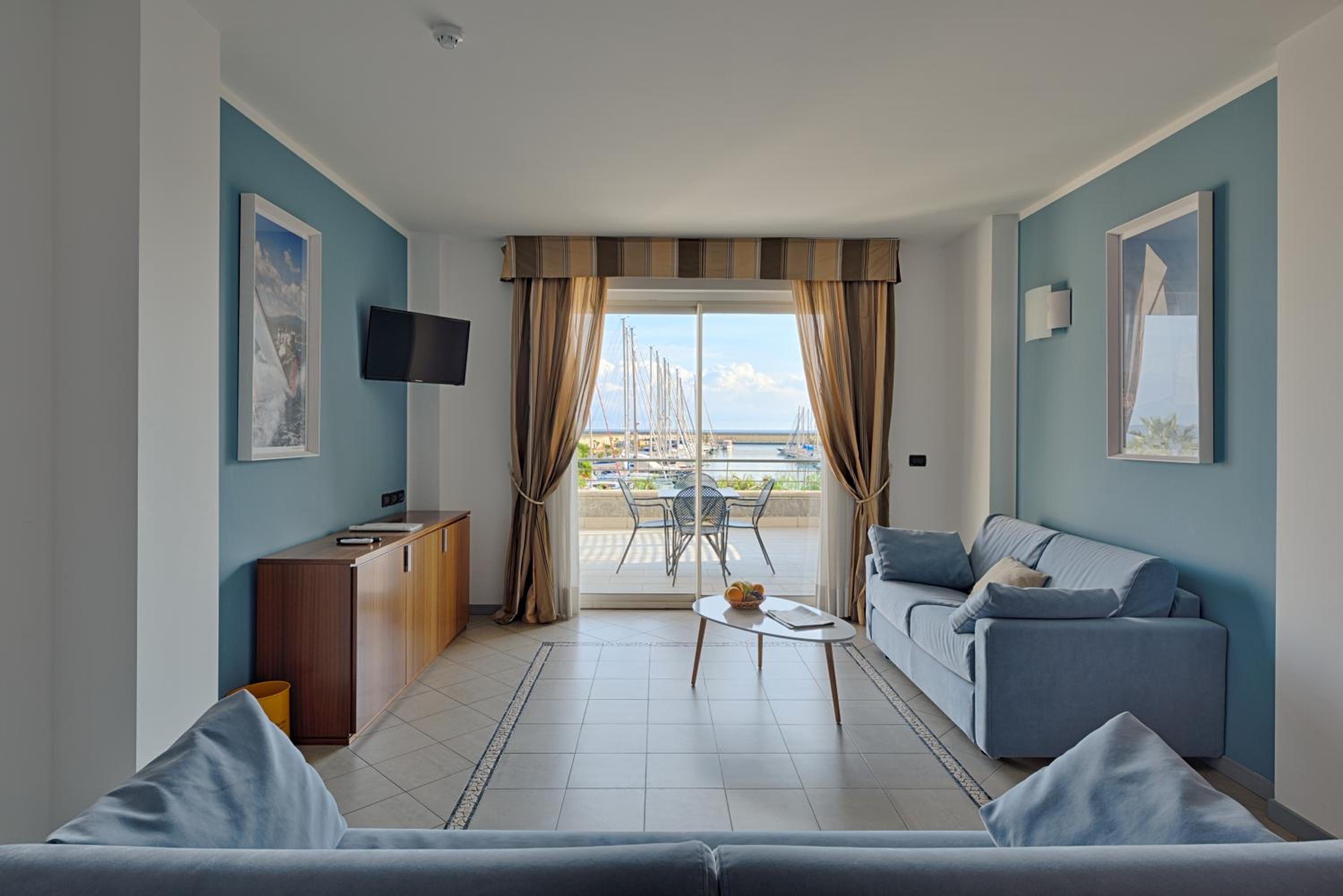 Suite with Sea View - Photo 3