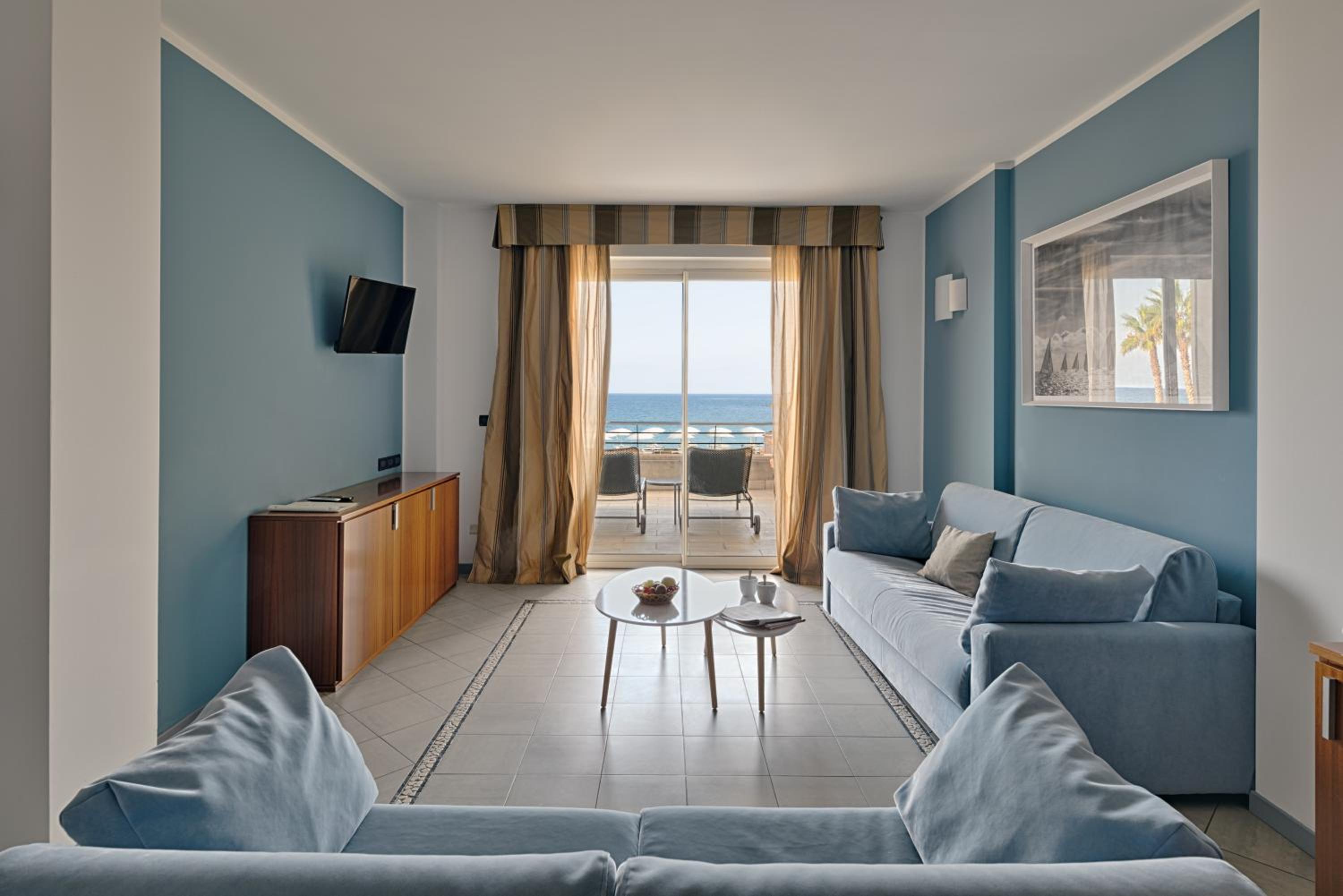 Suite with Sea View - Photo 2