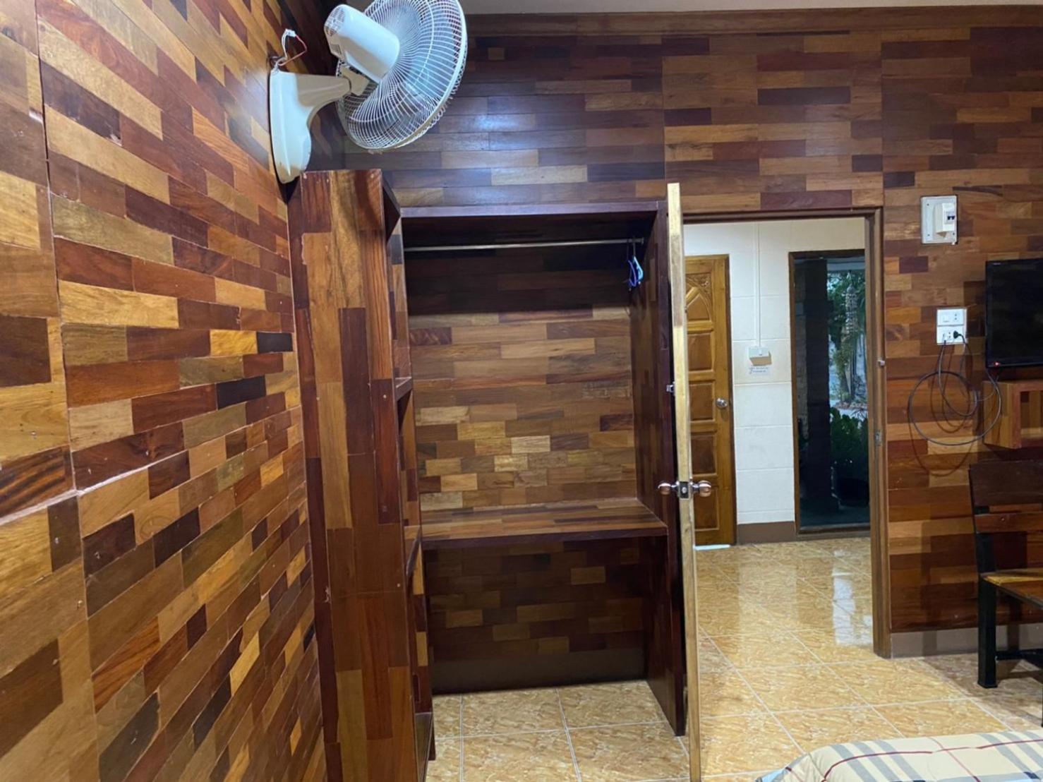 Double Room with Private Bathroom - Photo 2