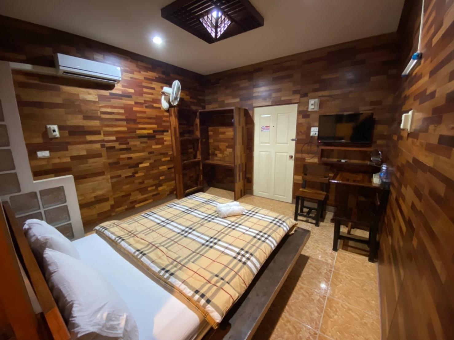 Double Room with Private Bathroom - Photo 4