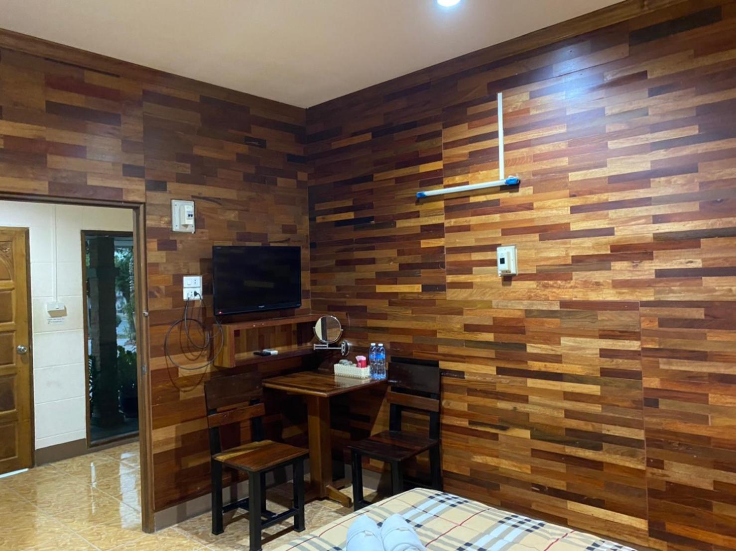 Double Room with Private Bathroom - Photo 3