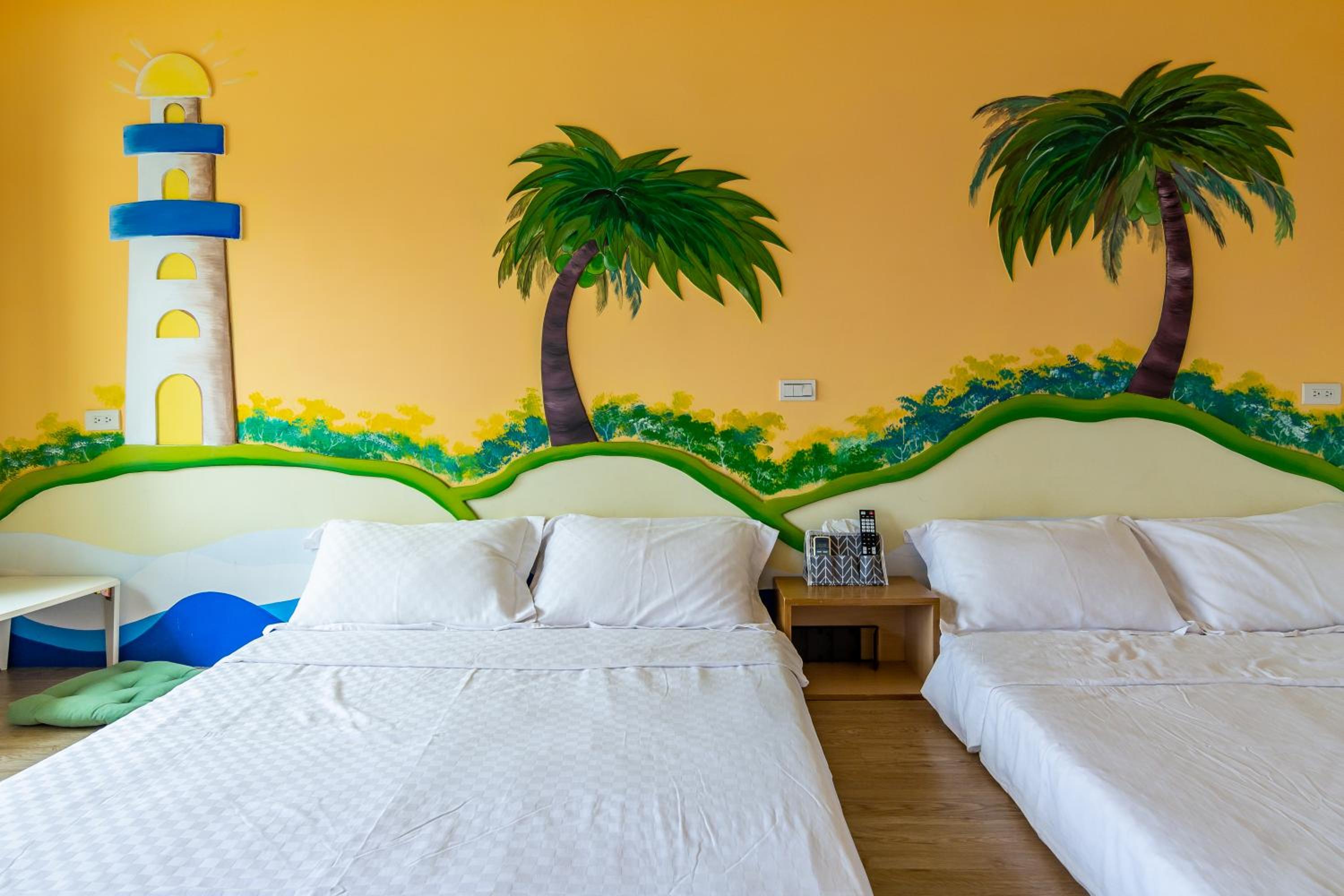 Quadruple Room with Garden View - Photo 4