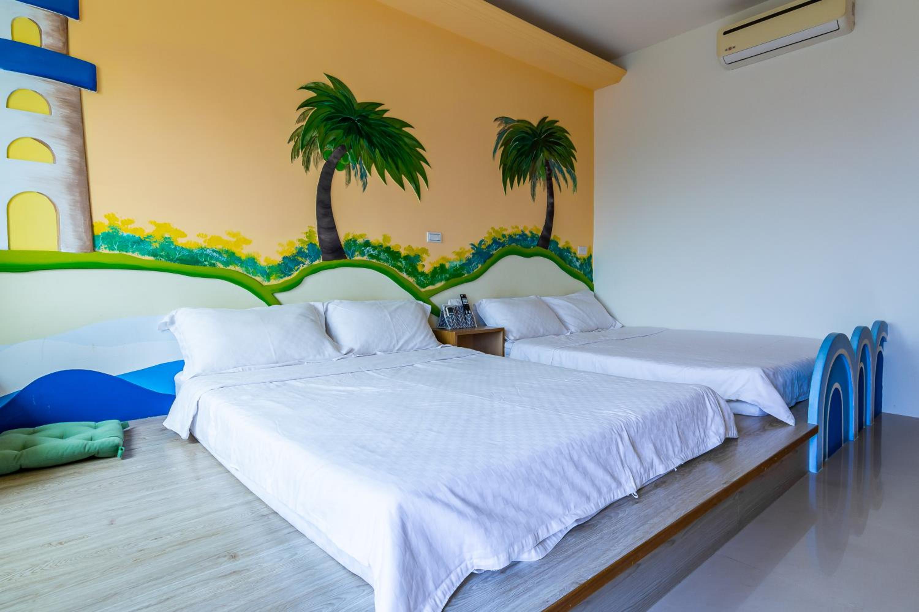 Quadruple Room with Garden View - Photo 3