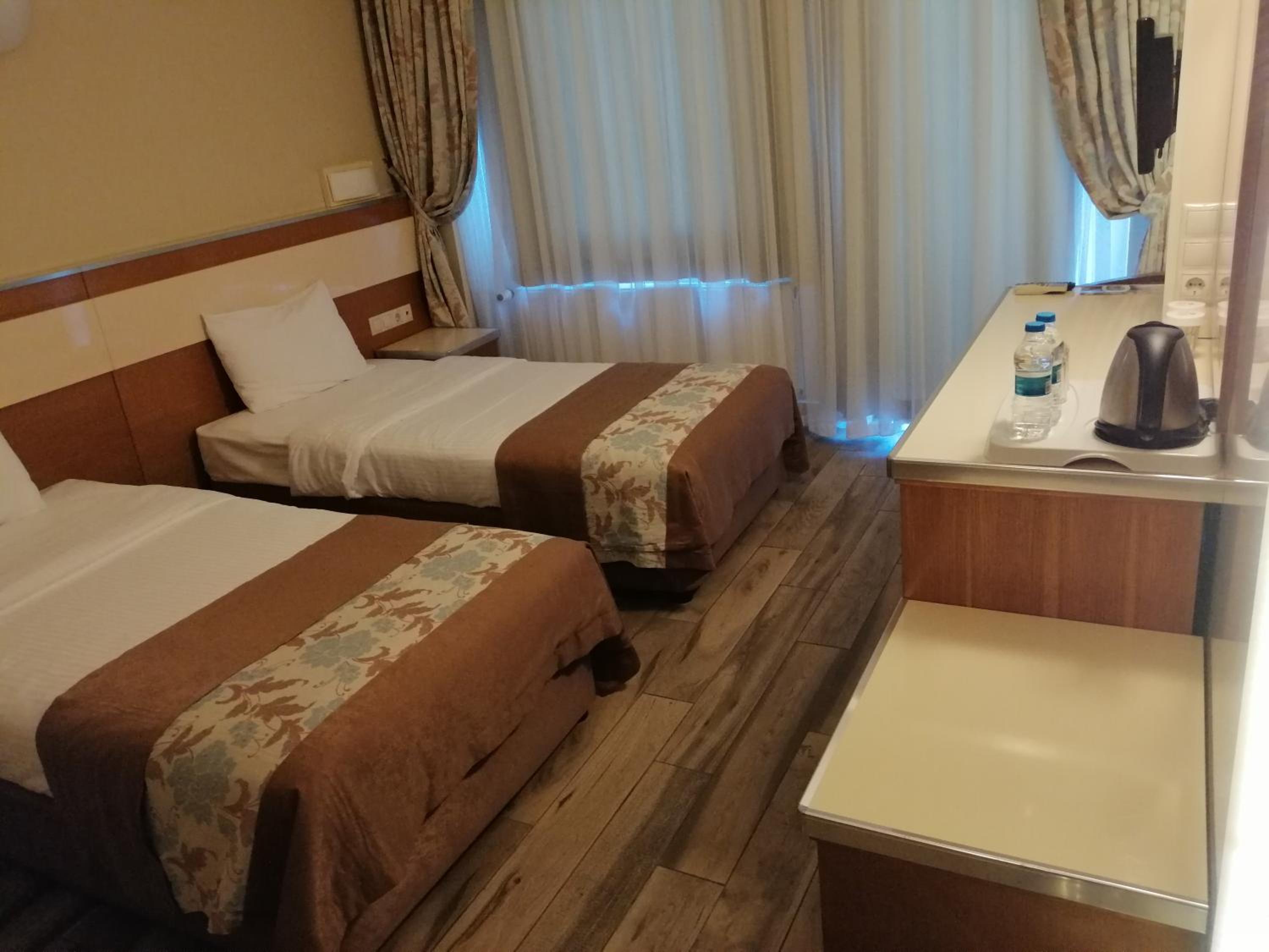 Standard Twin Room - Photo 1
