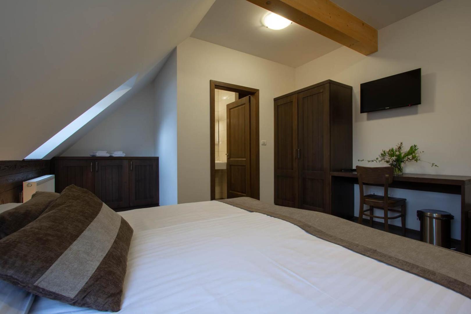 Triple Room with Bathroom - Photo 4