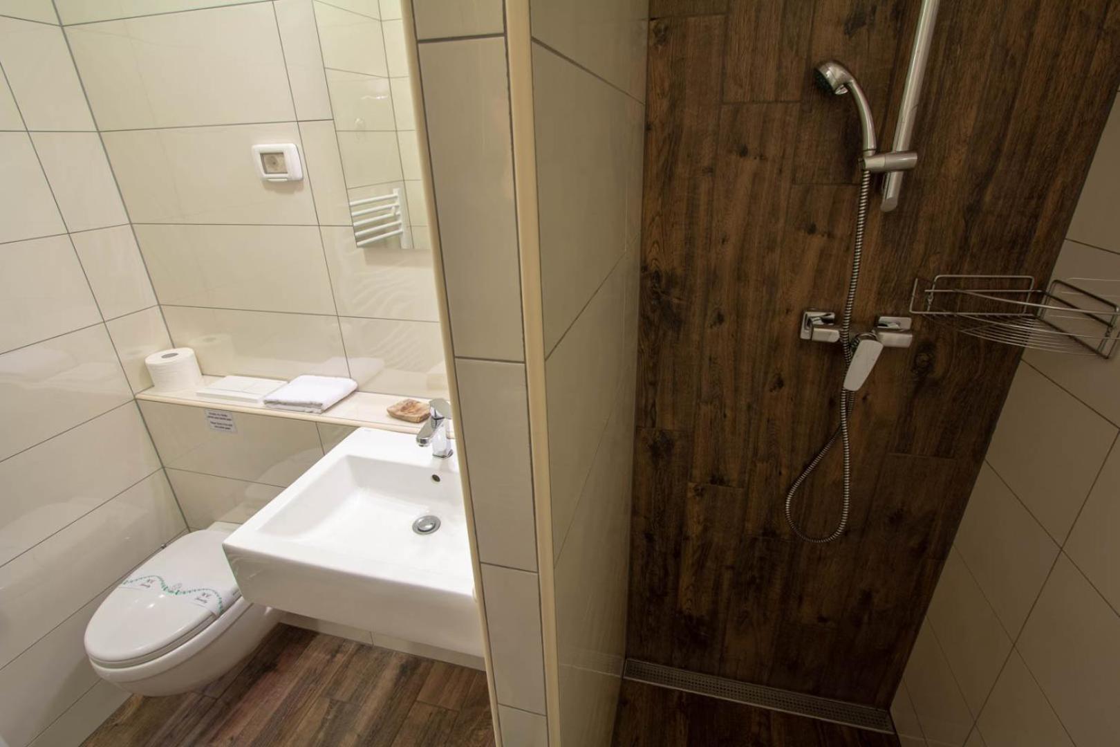 Triple Room with Bathroom - Photo 3