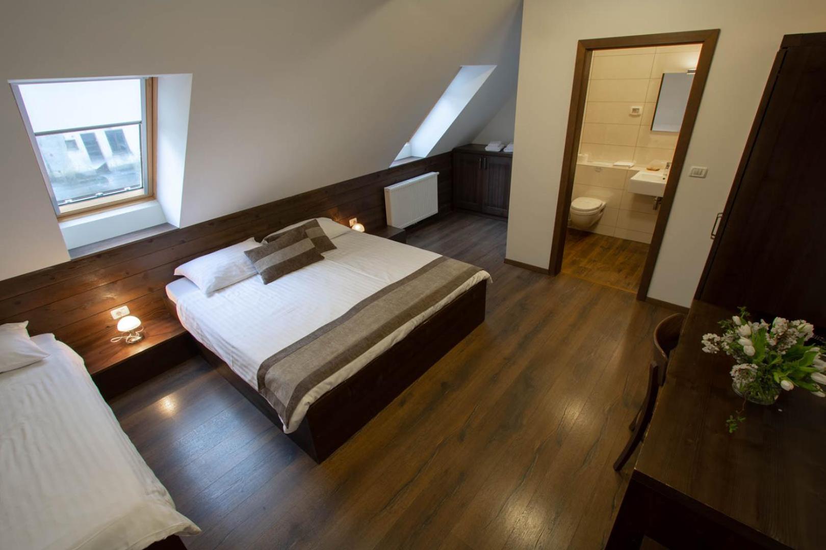 Triple Room with Bathroom - Photo 1