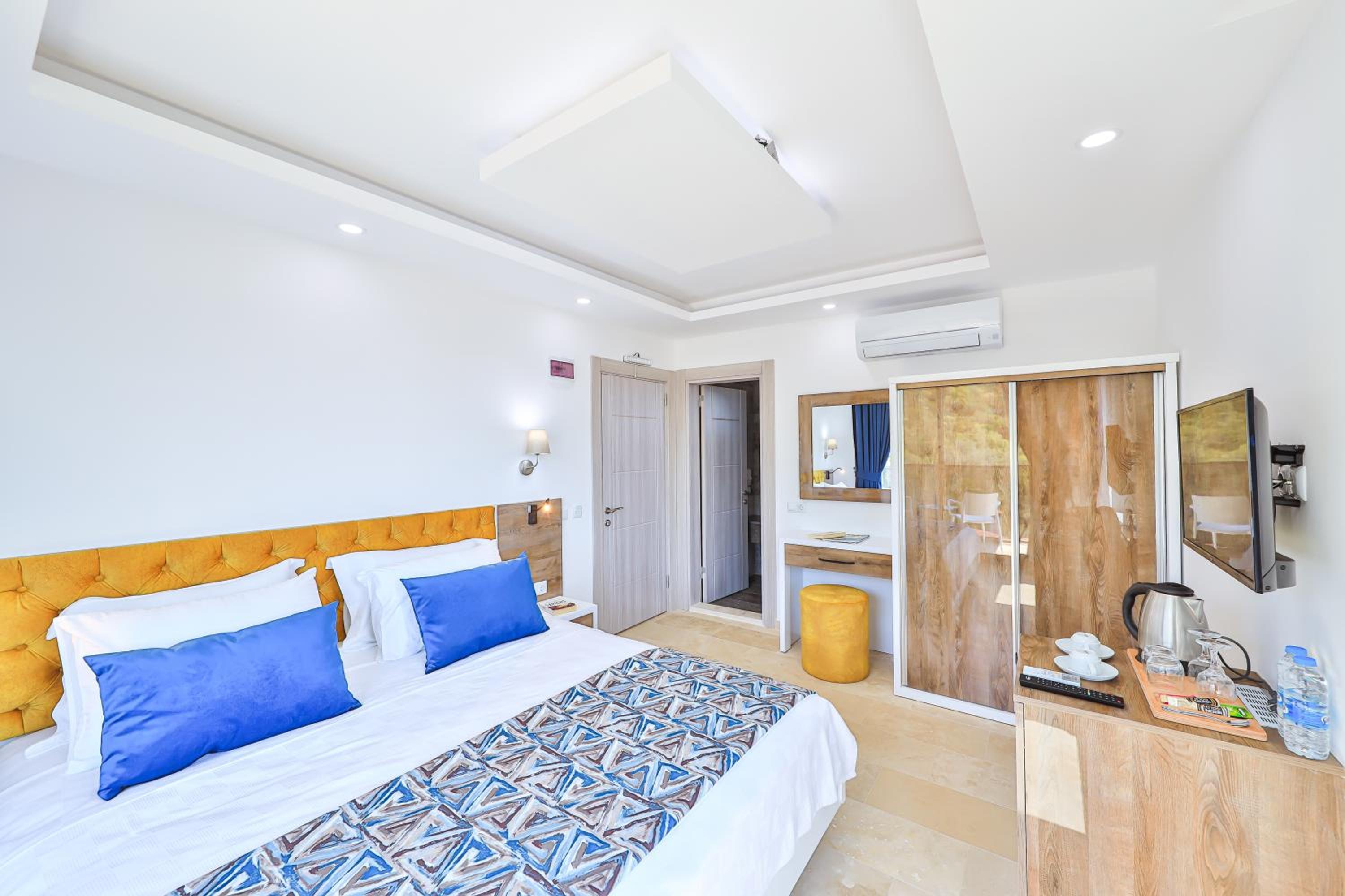 Villa with Sea View - Photo 37