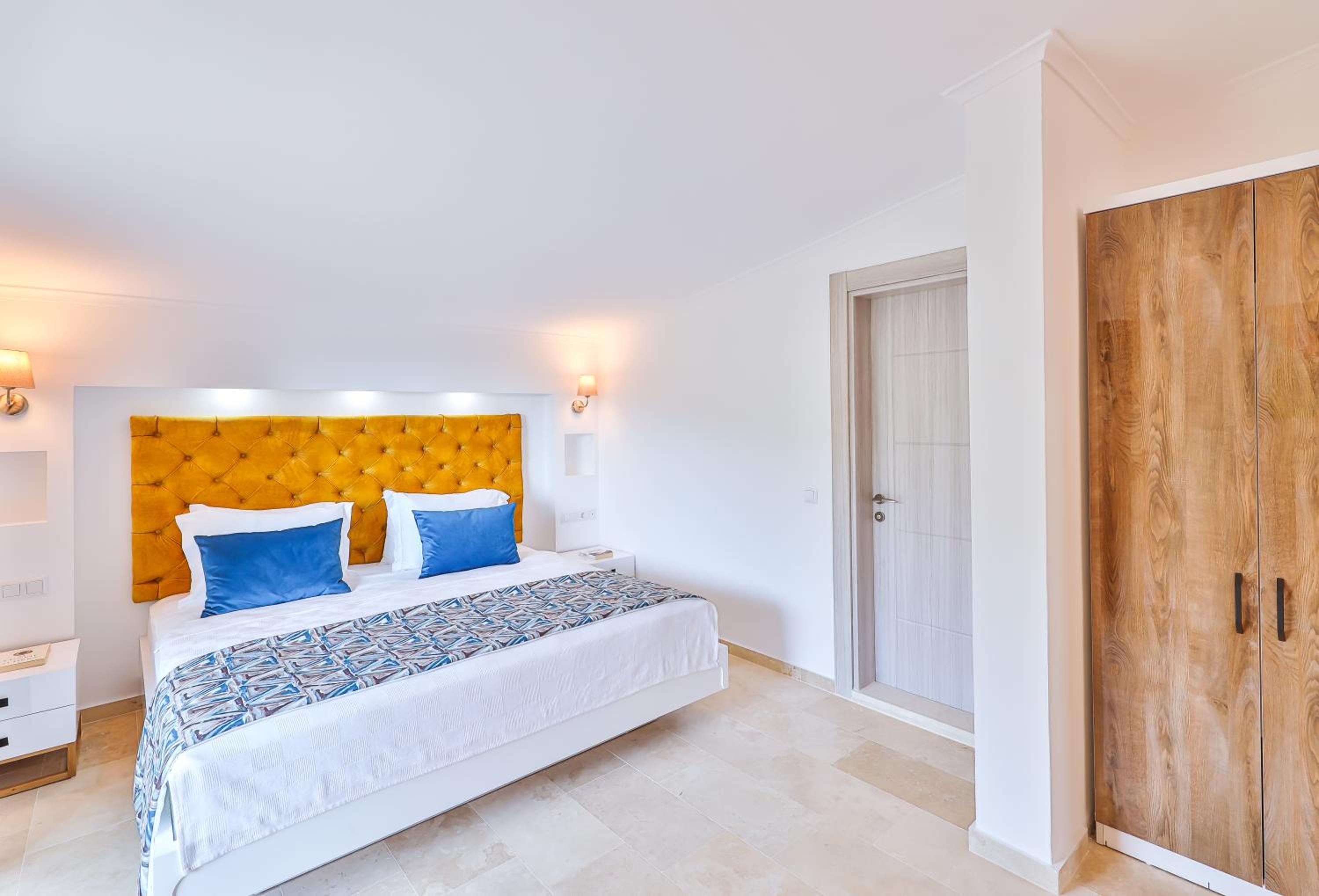 Villa with Sea View - Photo 27