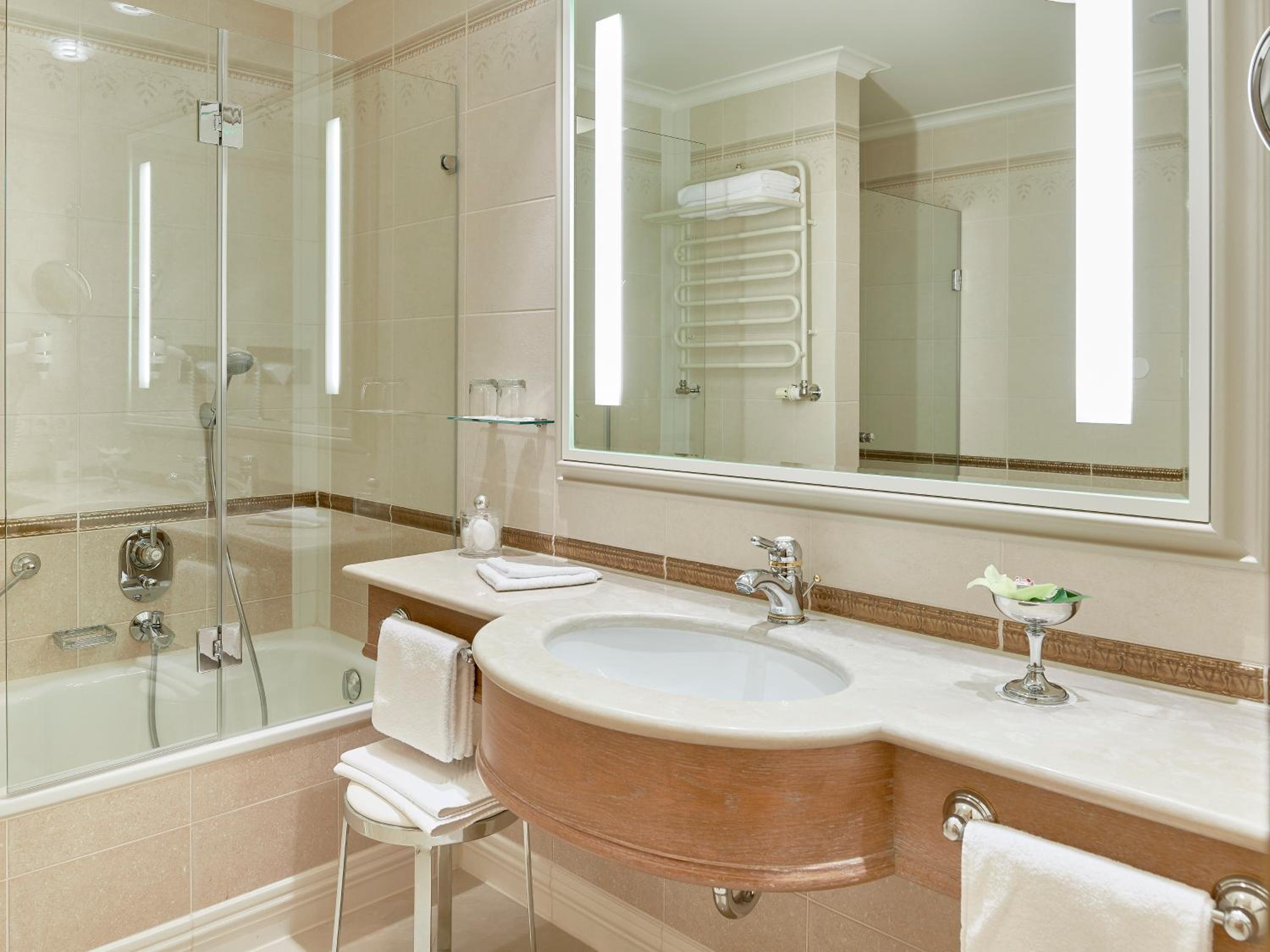 Deluxe Junior Suite thumbnail 6