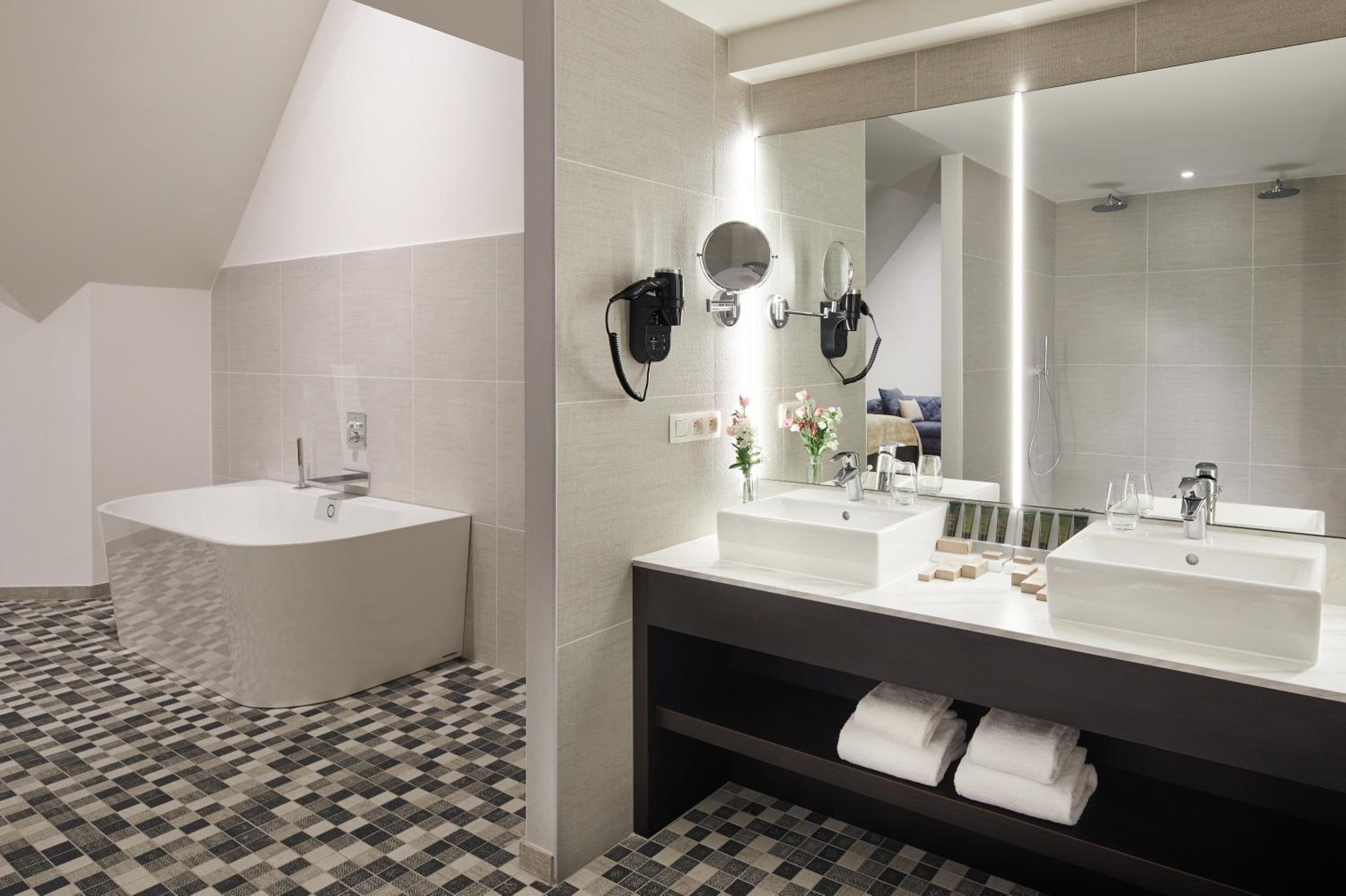 Superior Suite - Photo 3