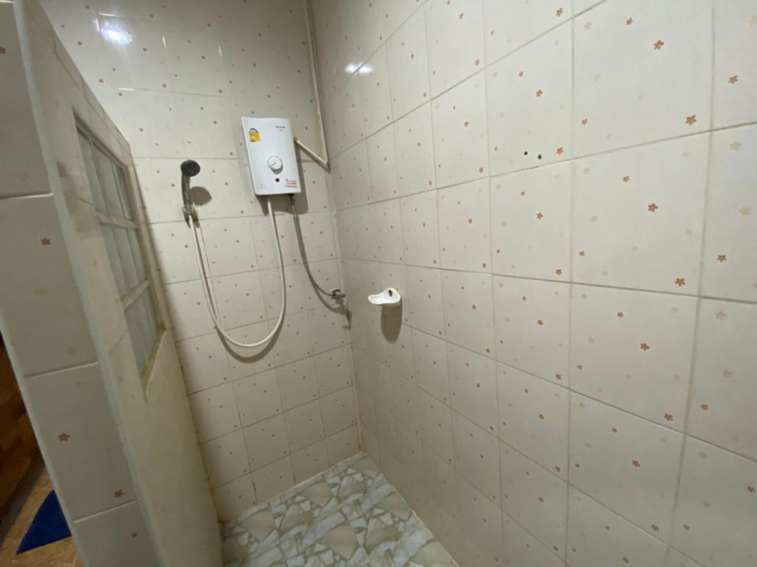 Double Room with Private Bathroom - Photo 6