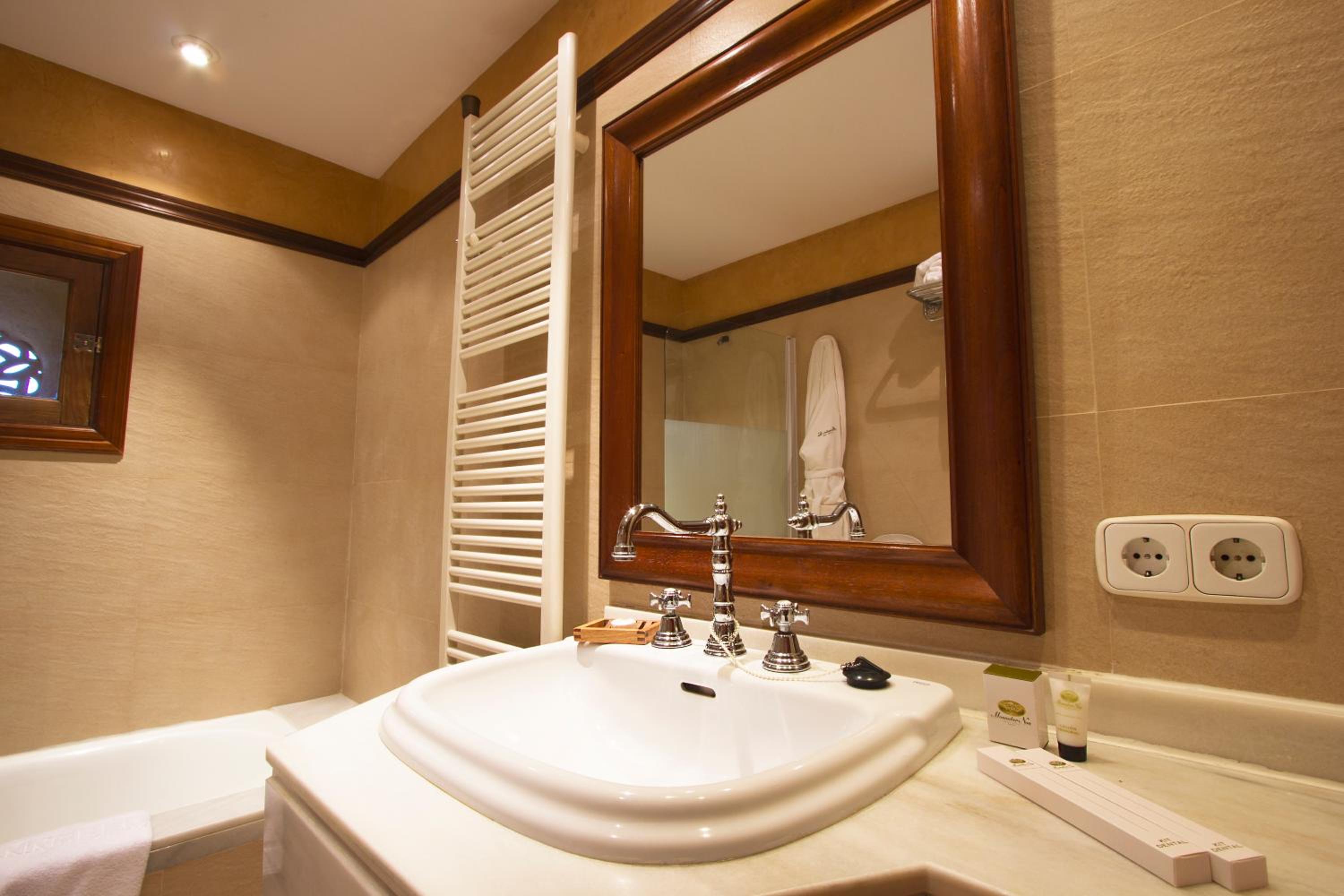 Habitación Doble o Twin Deluxe con Acceso gratuito al SPA Habitación Doble o Twin Deluxe con Acceso gratuito al SPA