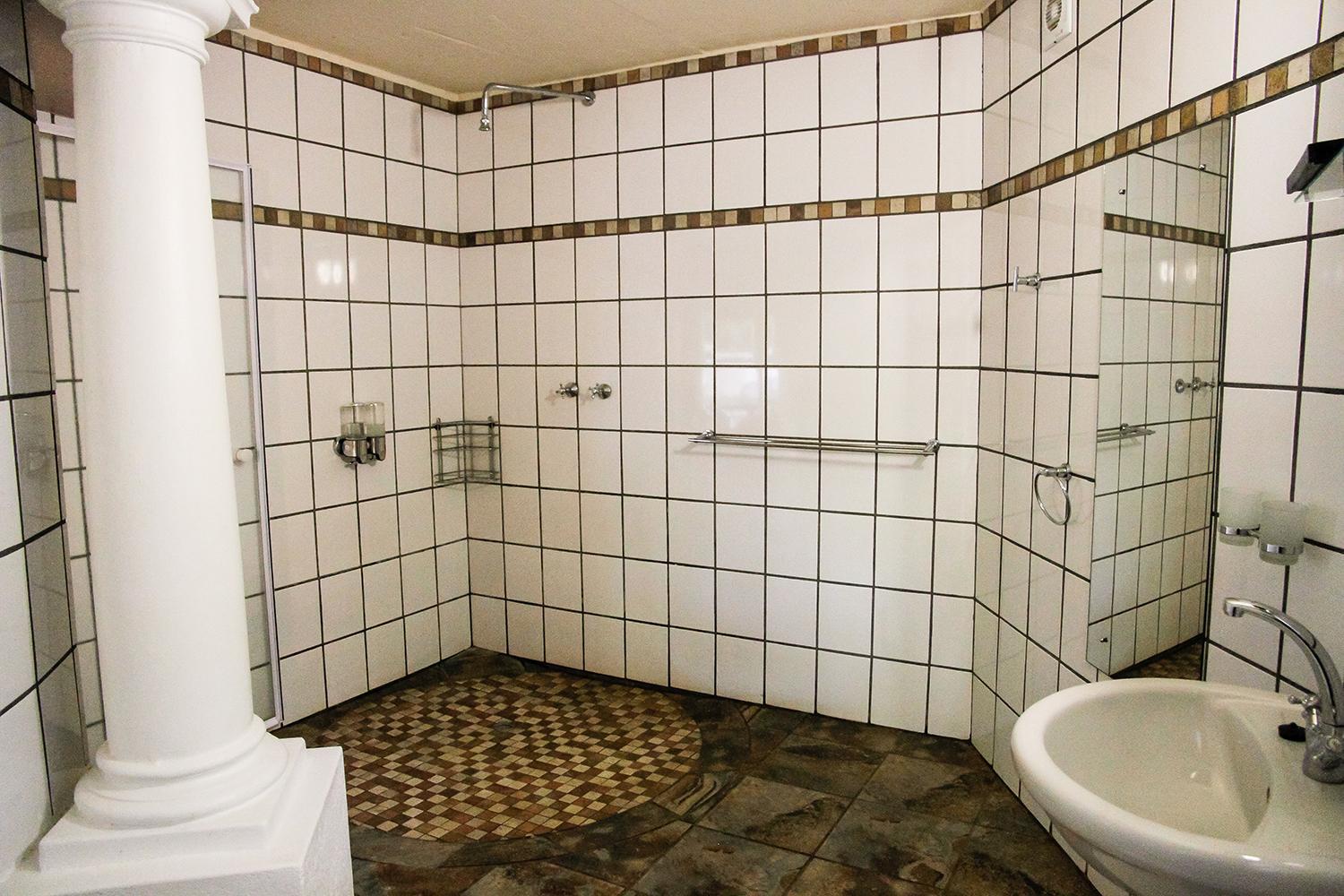 Deluxe Double Room - Photo 18