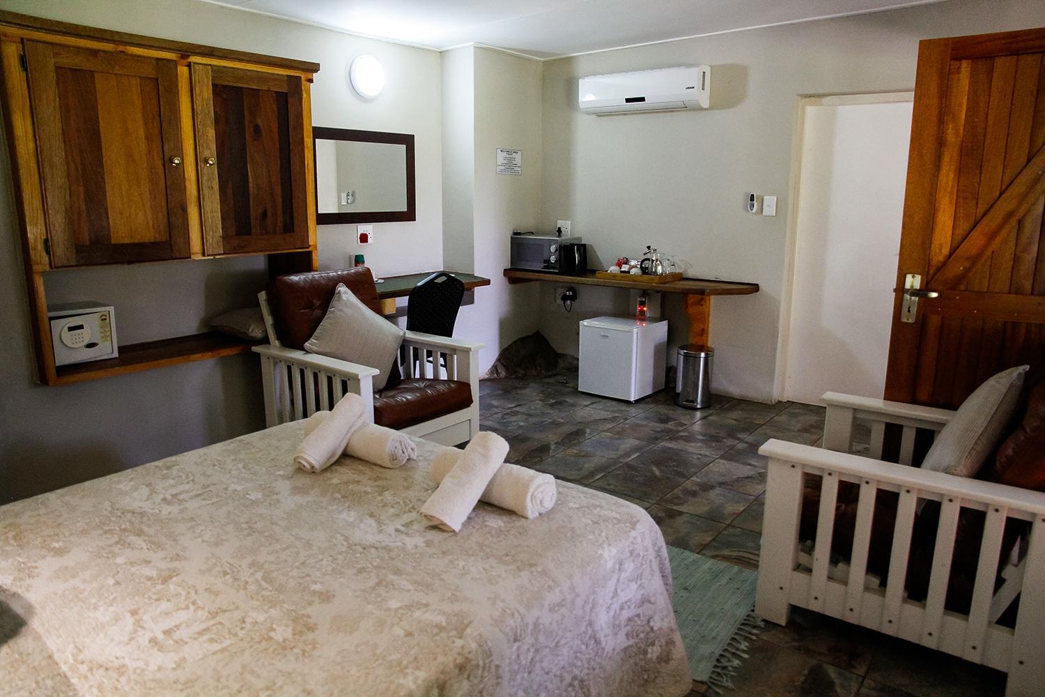 Deluxe Double Room - Photo 13