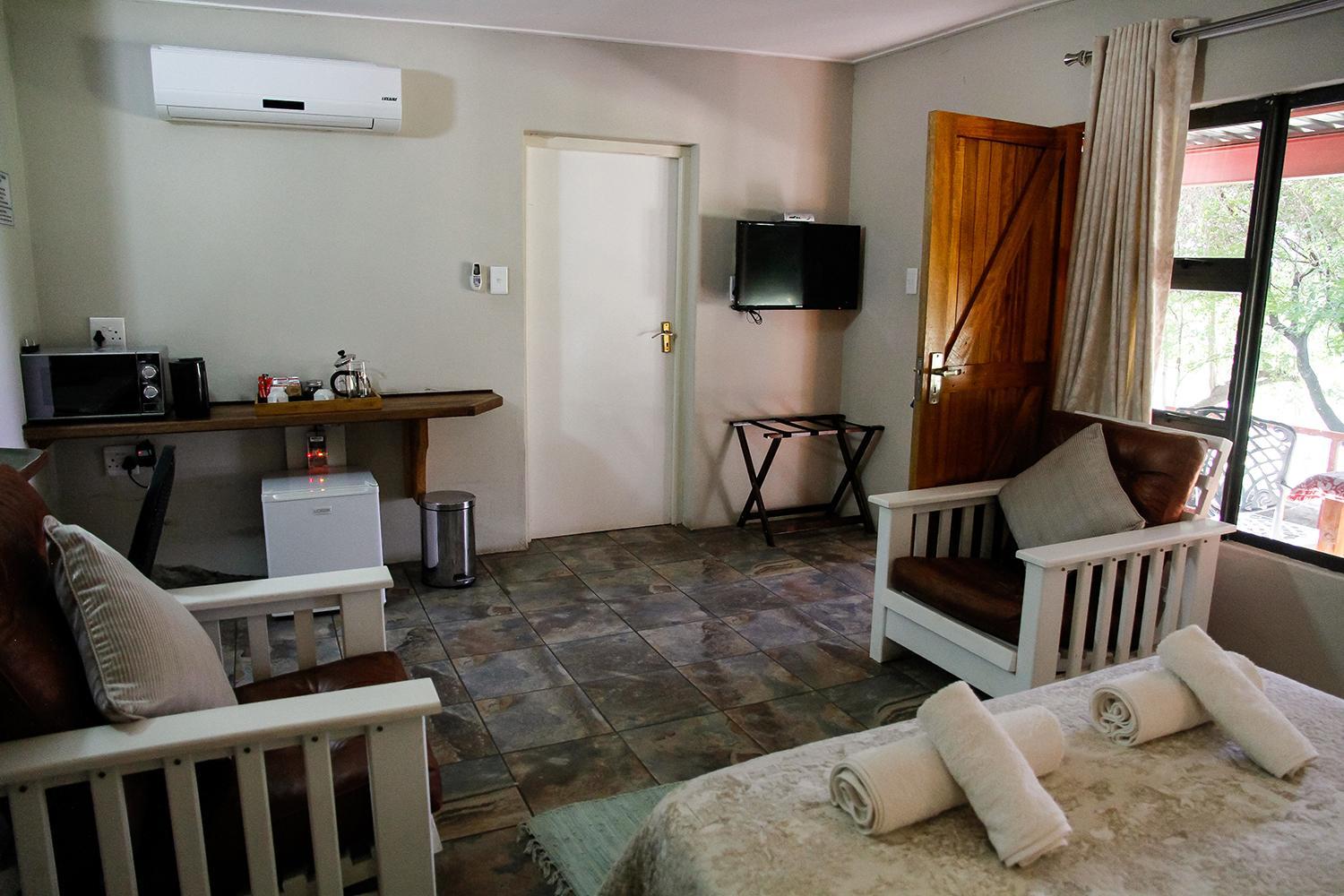Deluxe Double Room - Photo 14
