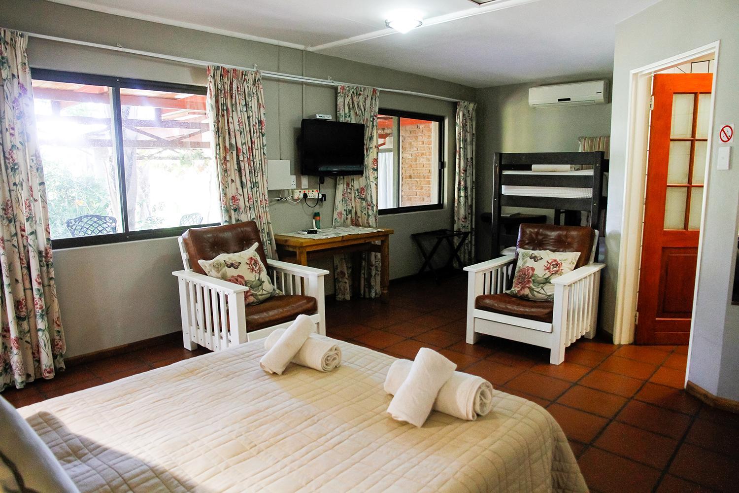 Superior Family Room - Photo 1