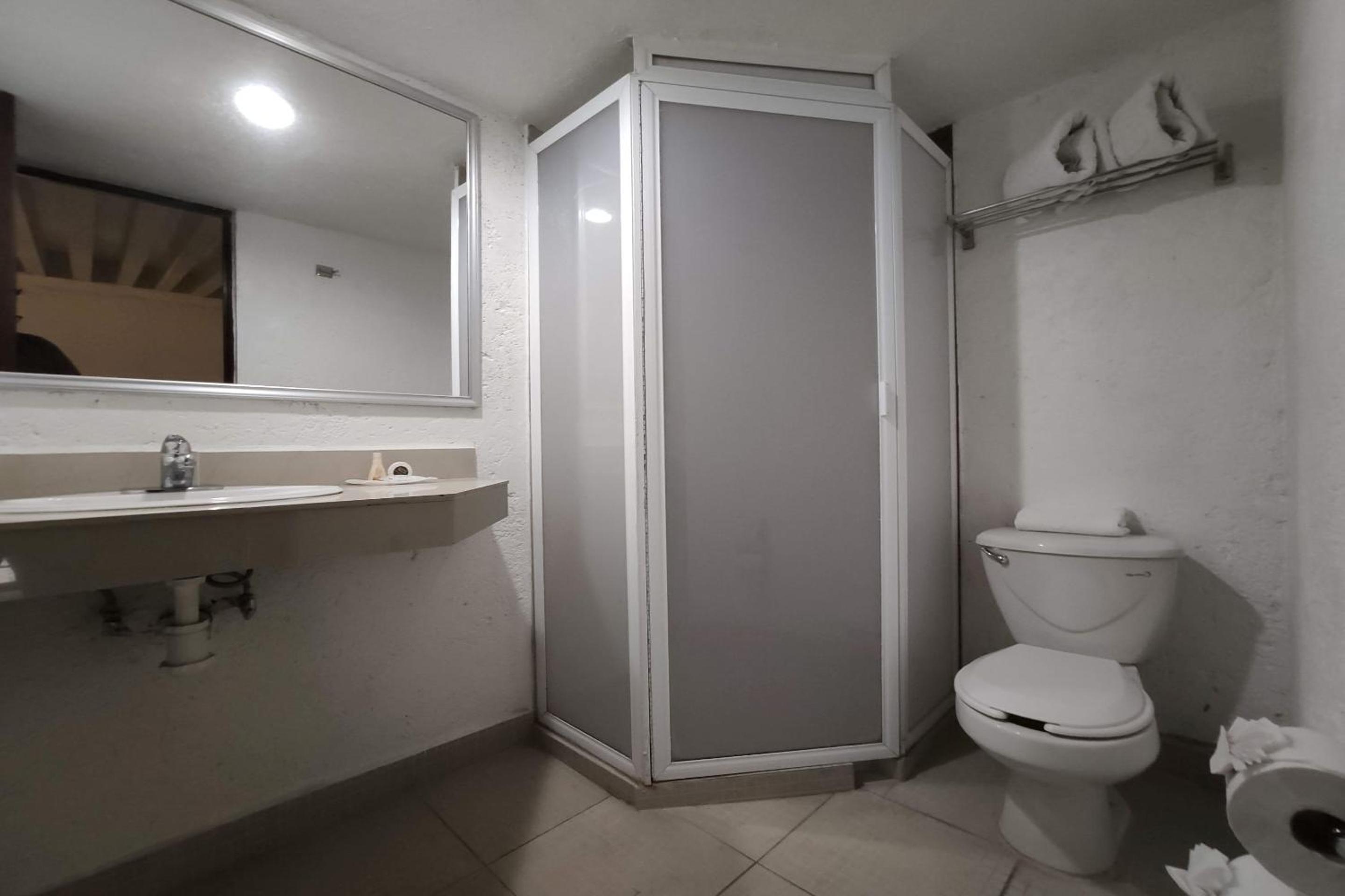 Standard Twin Room - Photo 4