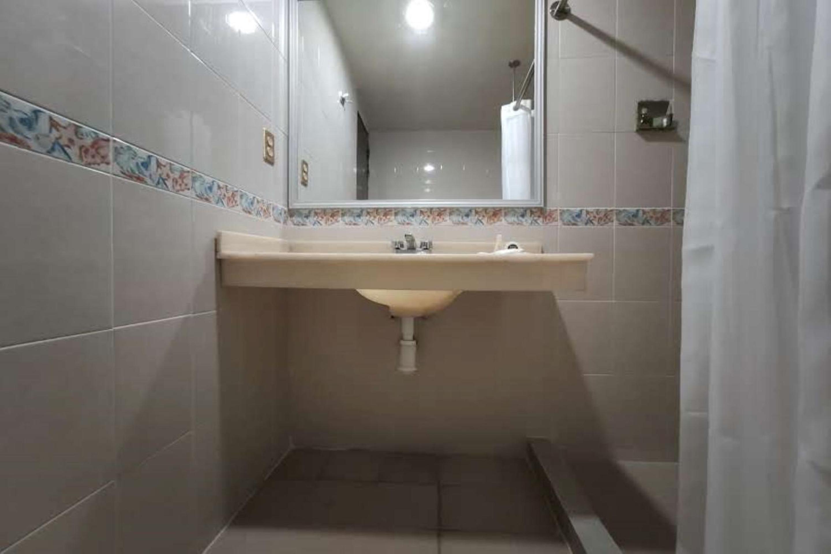 Standard - Photo 2