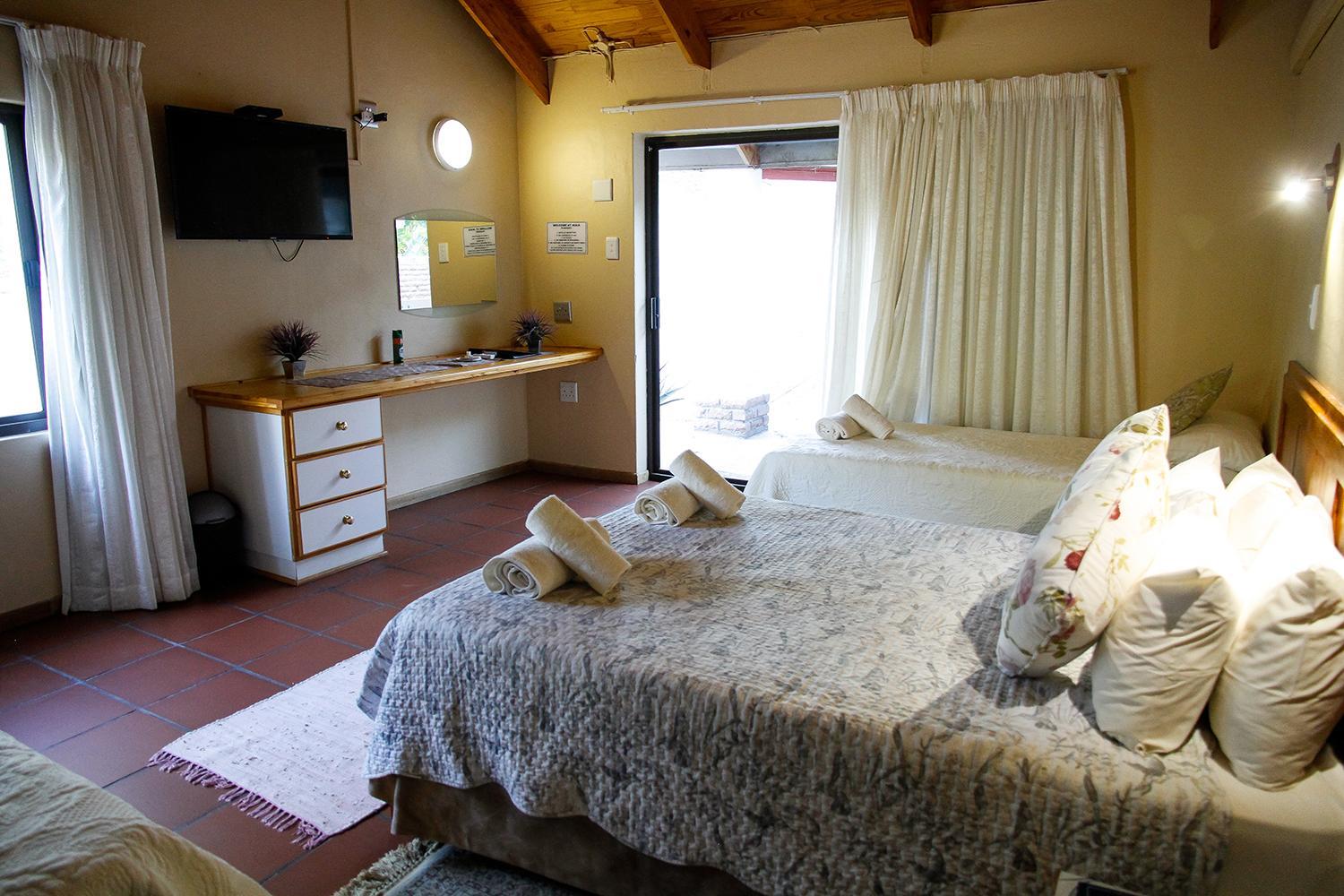 Family Room with Garden View - Photo 10