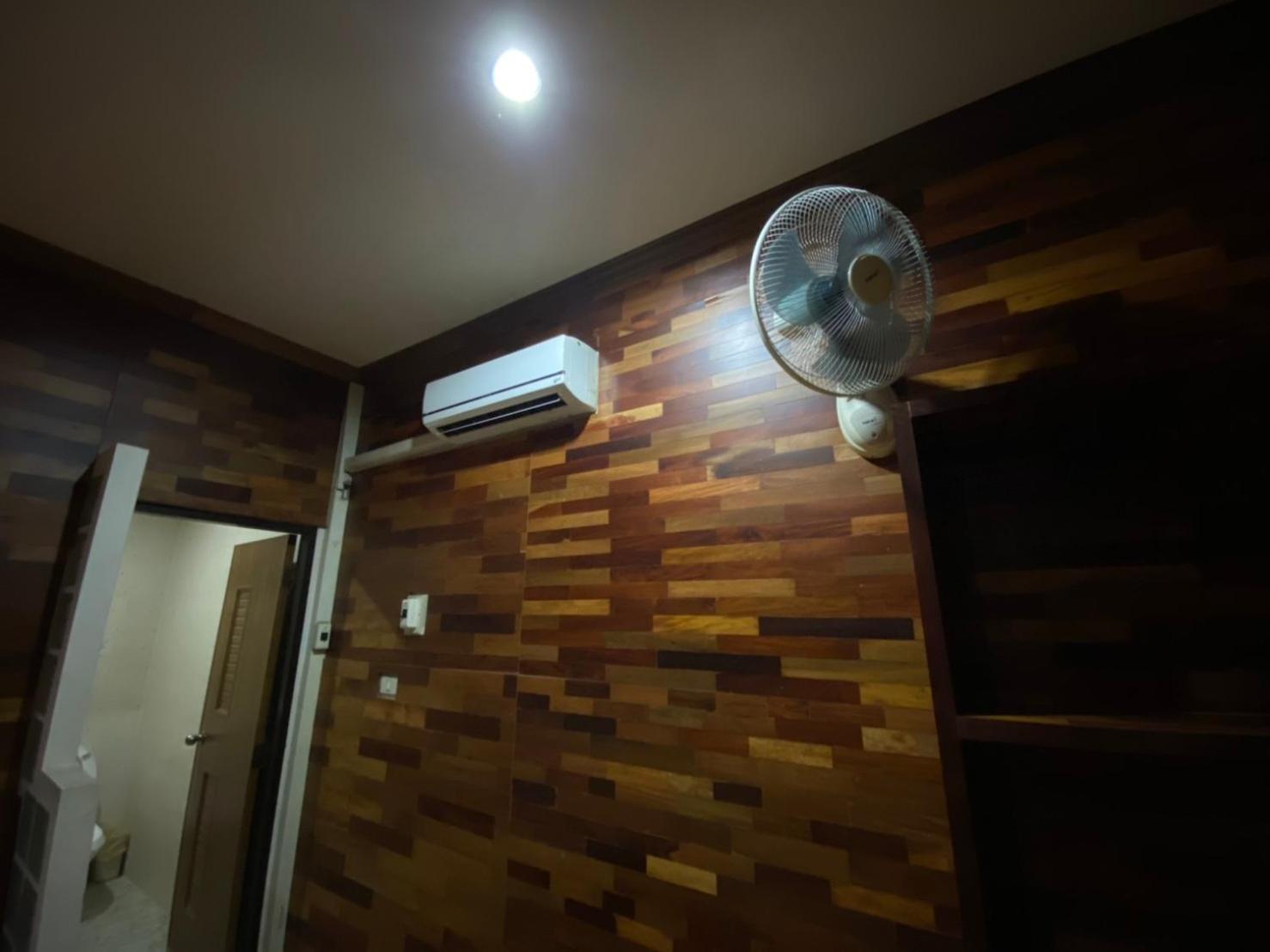 Double Room with Private Bathroom - Photo 8